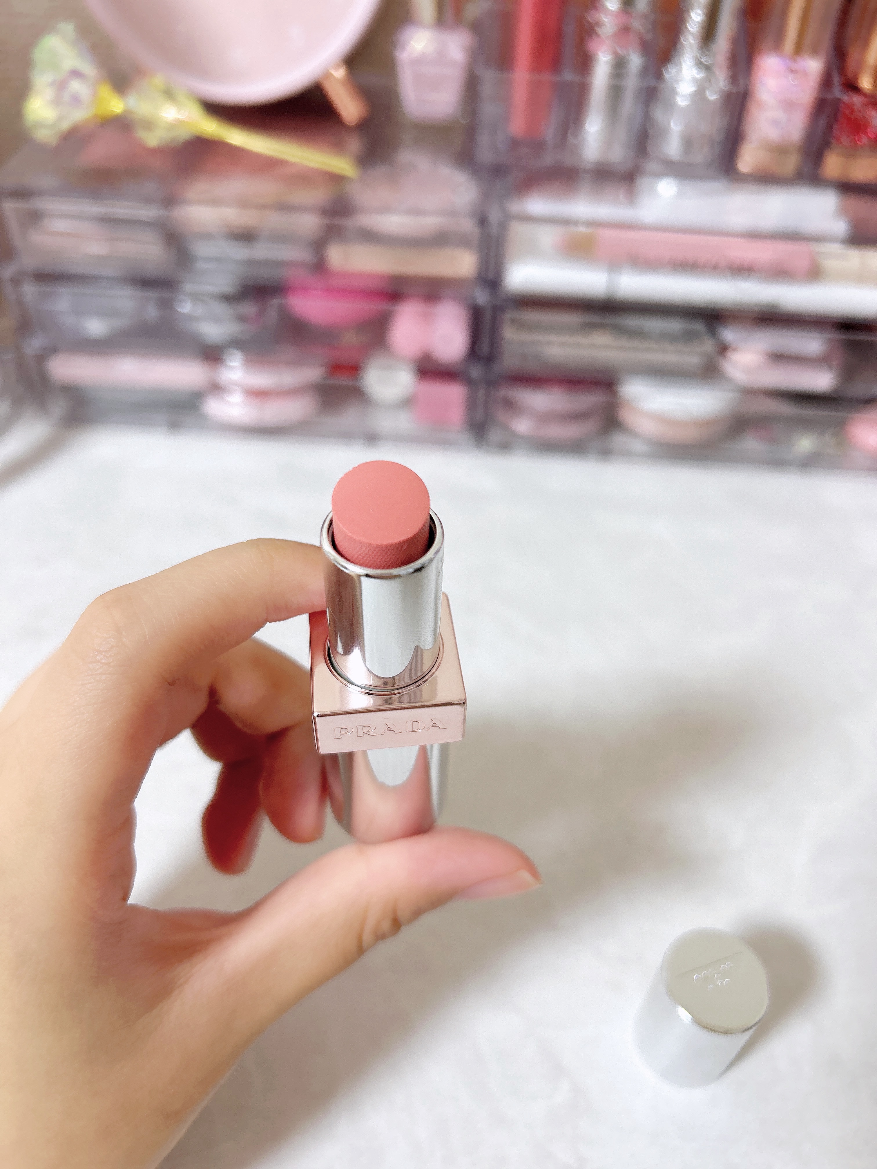 プラダ ライト グローイング リップバーム/PRADA BEAUTY/リップバームを使ったクチコミ（2枚目）