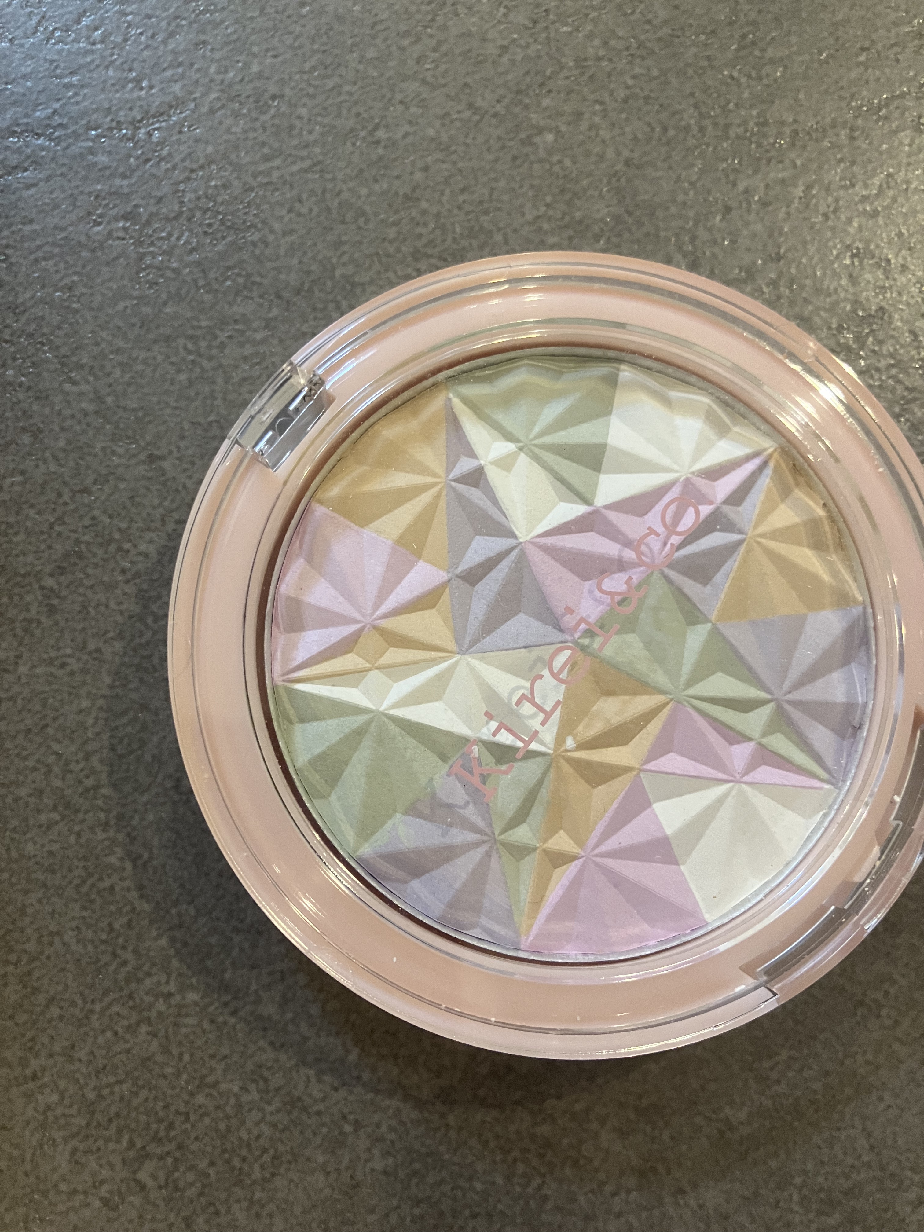 トーンアップフェイスパウダー 01/Kirei&co./プレストパウダーを使ったクチコミ（1枚目）