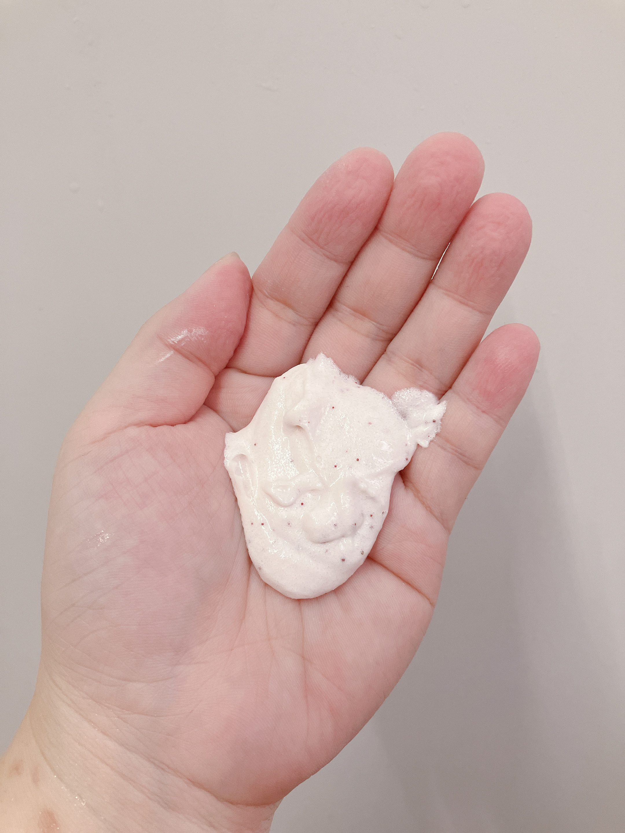 ダヴ ふわとろクリーミースクラブ ザクロ＆シアバター/ダヴ/ボディスクラブを使ったクチコミ（2枚目）