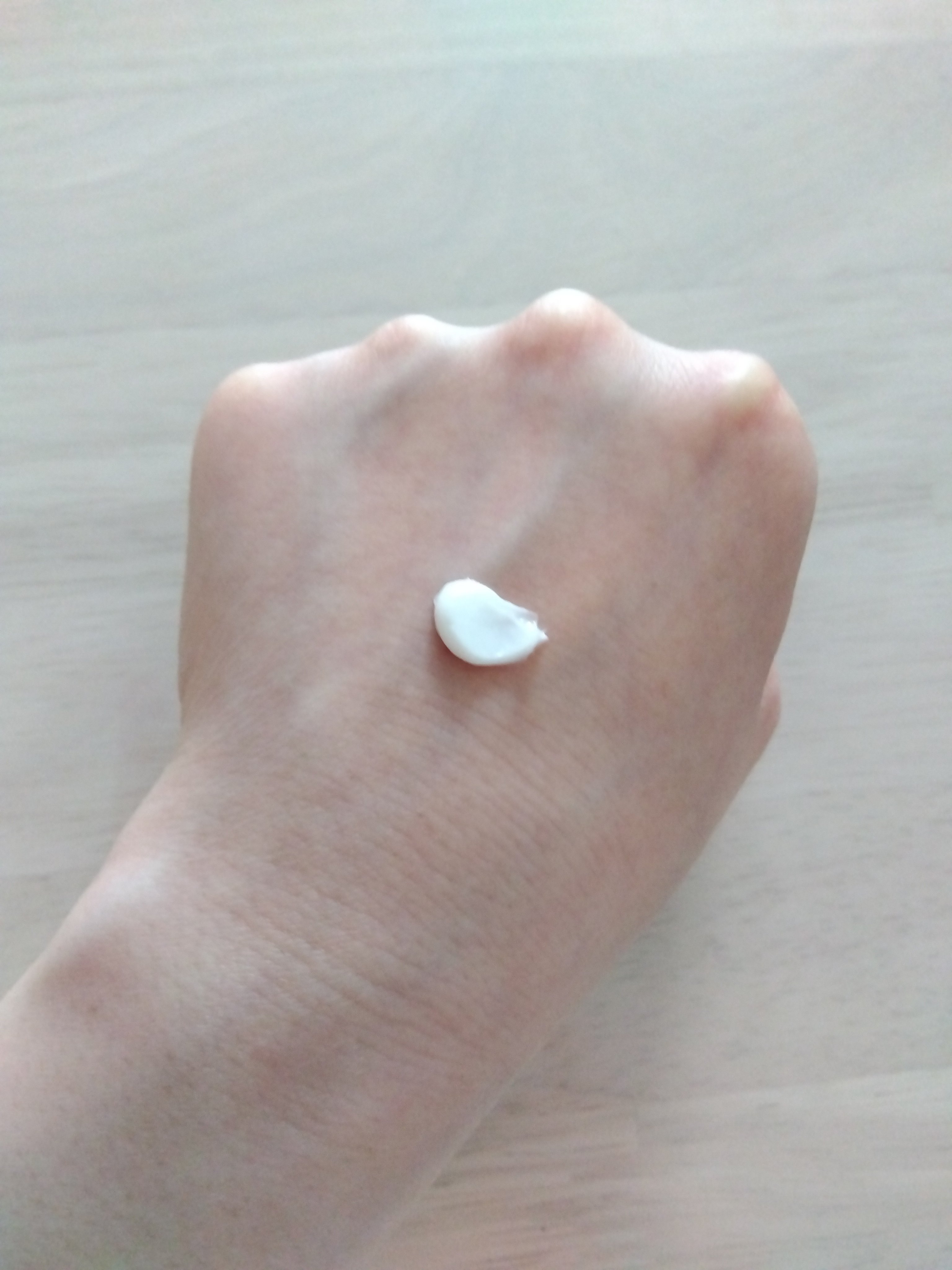 コエンリッチ　薬用ホワイトニング ハンドクリーム ディープモイスチュア【医薬部外品】/コエンリッチQ10/ハンドクリームを使ったクチコミ（3枚目）