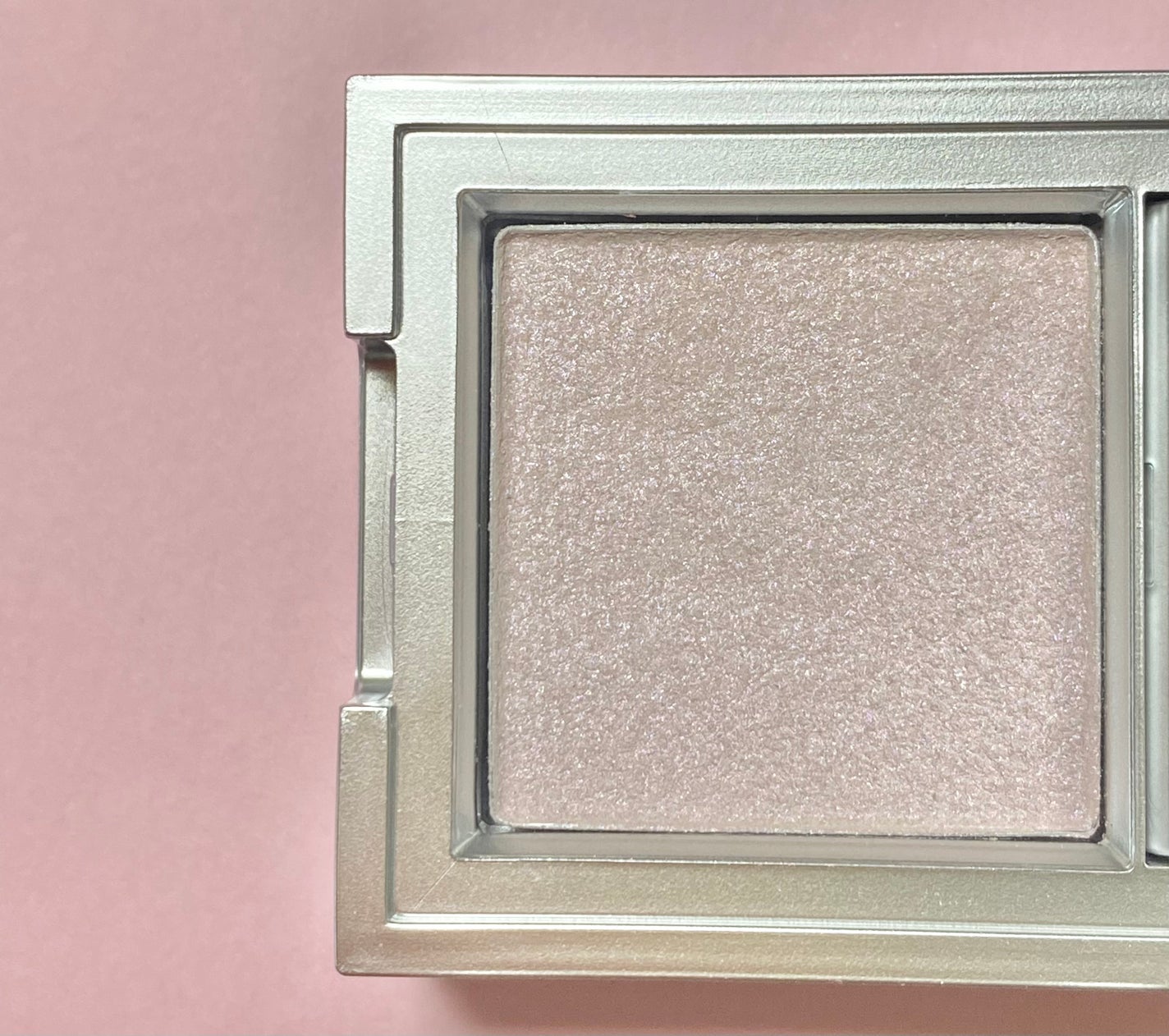 ストロビングフェイスキューブ/TWO SLASH FOUR/ハイライトを使ったクチコミ(3枚目)