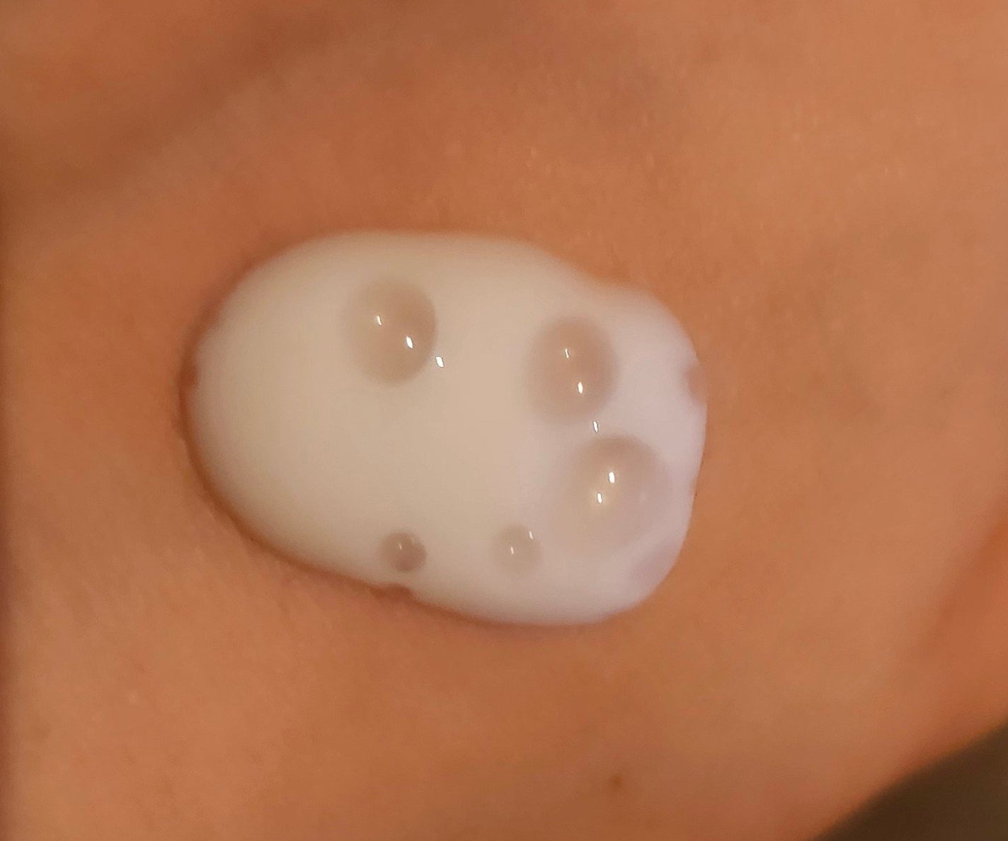 モイスチャライジングセラム/エトヴォス/美容液を使ったクチコミ(2枚目)