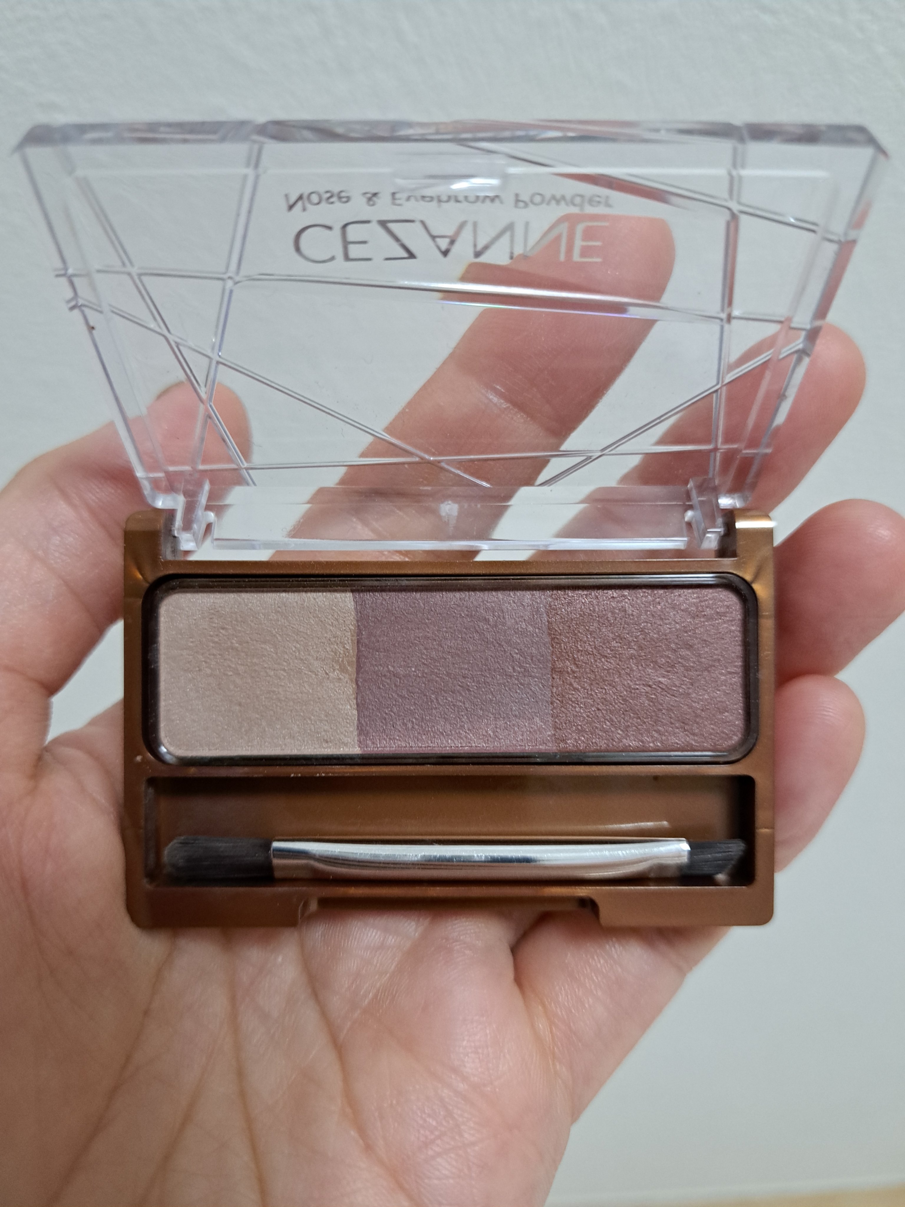 【セザンヌ.ノーズ&アイブロウパウダー】04番モーヴブラウンのご紹介。

リップスショッピングで毎日１回できる割引無料ガチャのクーポン今まで貯めていたリップスポイントを併用して購入しました！

向かって左からA →B→Cとパウダーグラデーシ