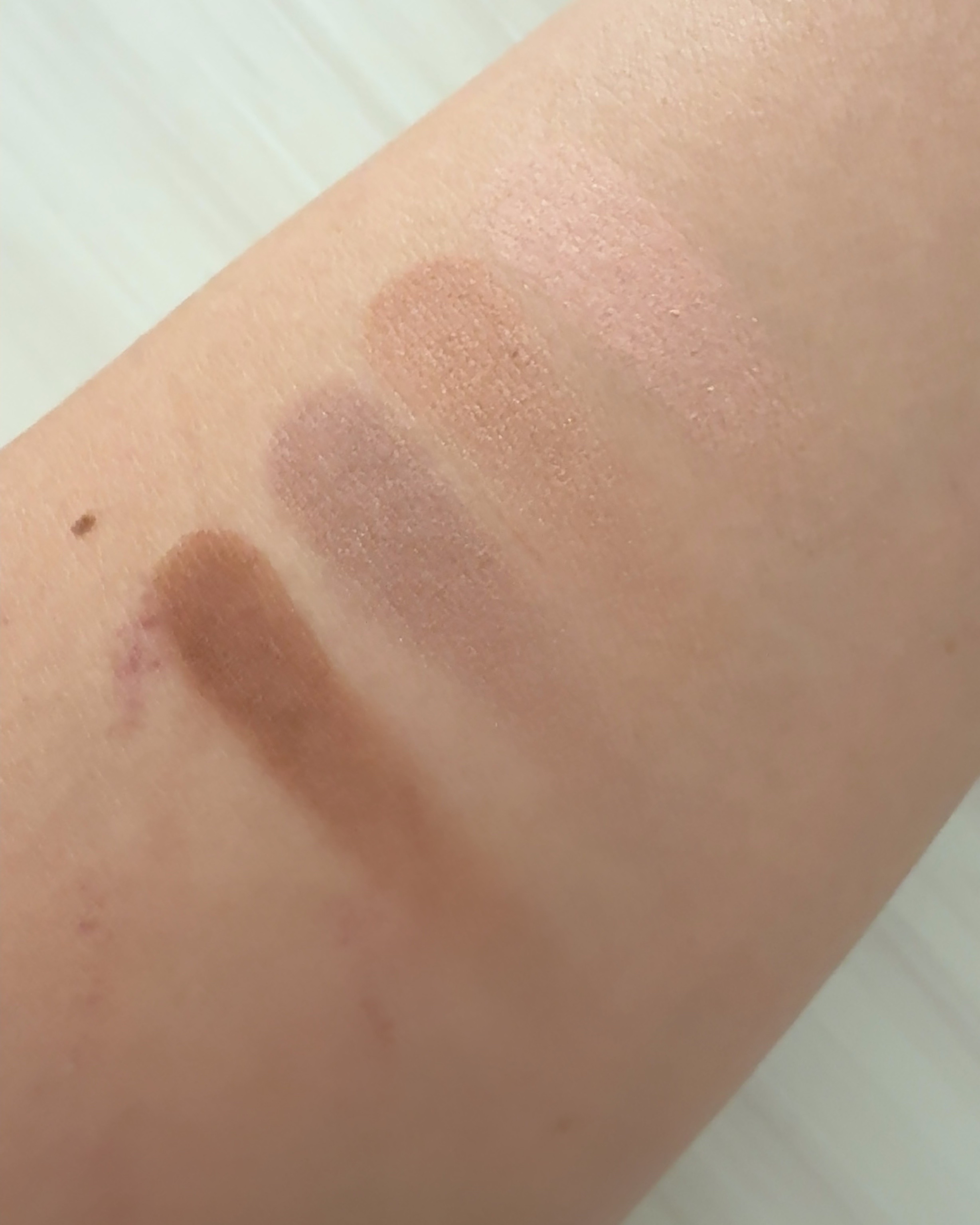 ミネラルクラッシィシャドー/エトヴォス/アイシャドウパレットを使ったクチコミ（2枚目）