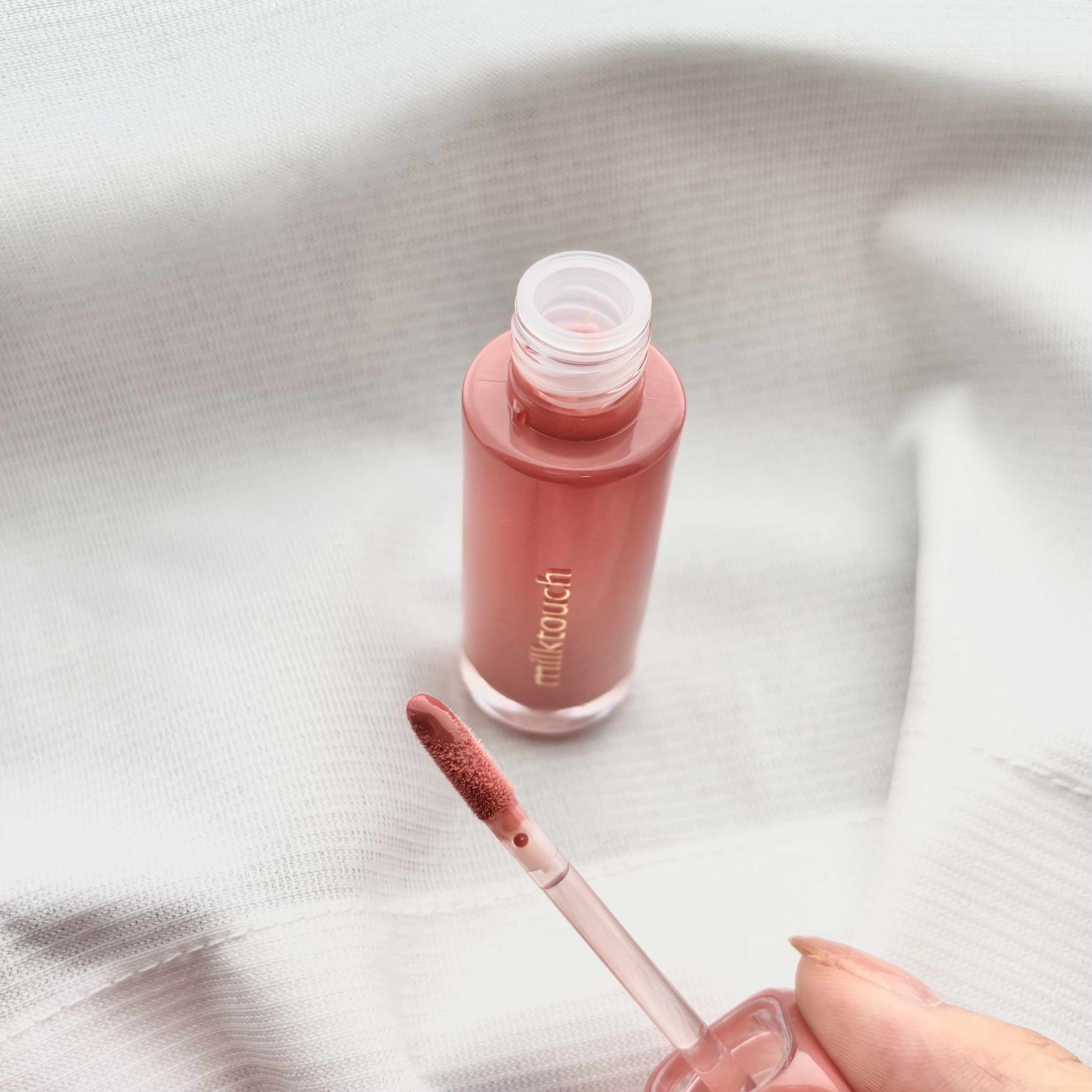 デューステインシアーリップグロス 05 ピーチドロップ/Milk Touch/リップグロスを使ったクチコミ（2枚目）