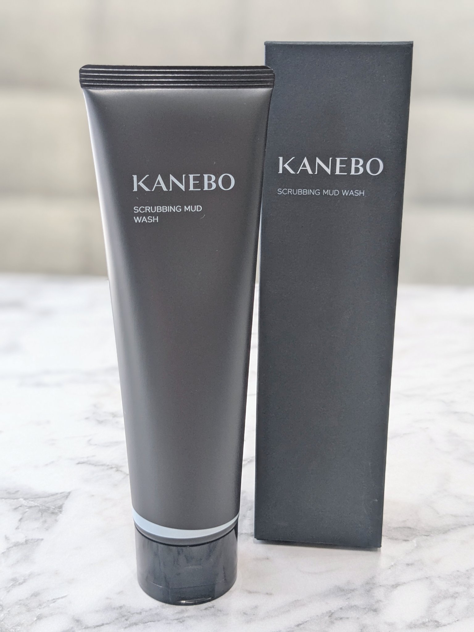 ◯KANEBO
スクラビング　マッド　ウォッシュ

3本目のリピートアイテムです♡
毛穴汚れや、肌のザラつきが気になるので
週1〜2回はスクラブ入りの洗顔を使っていますが
こちらのKANEBOのスクラビングマッドウォッシュが
1番効果を実感