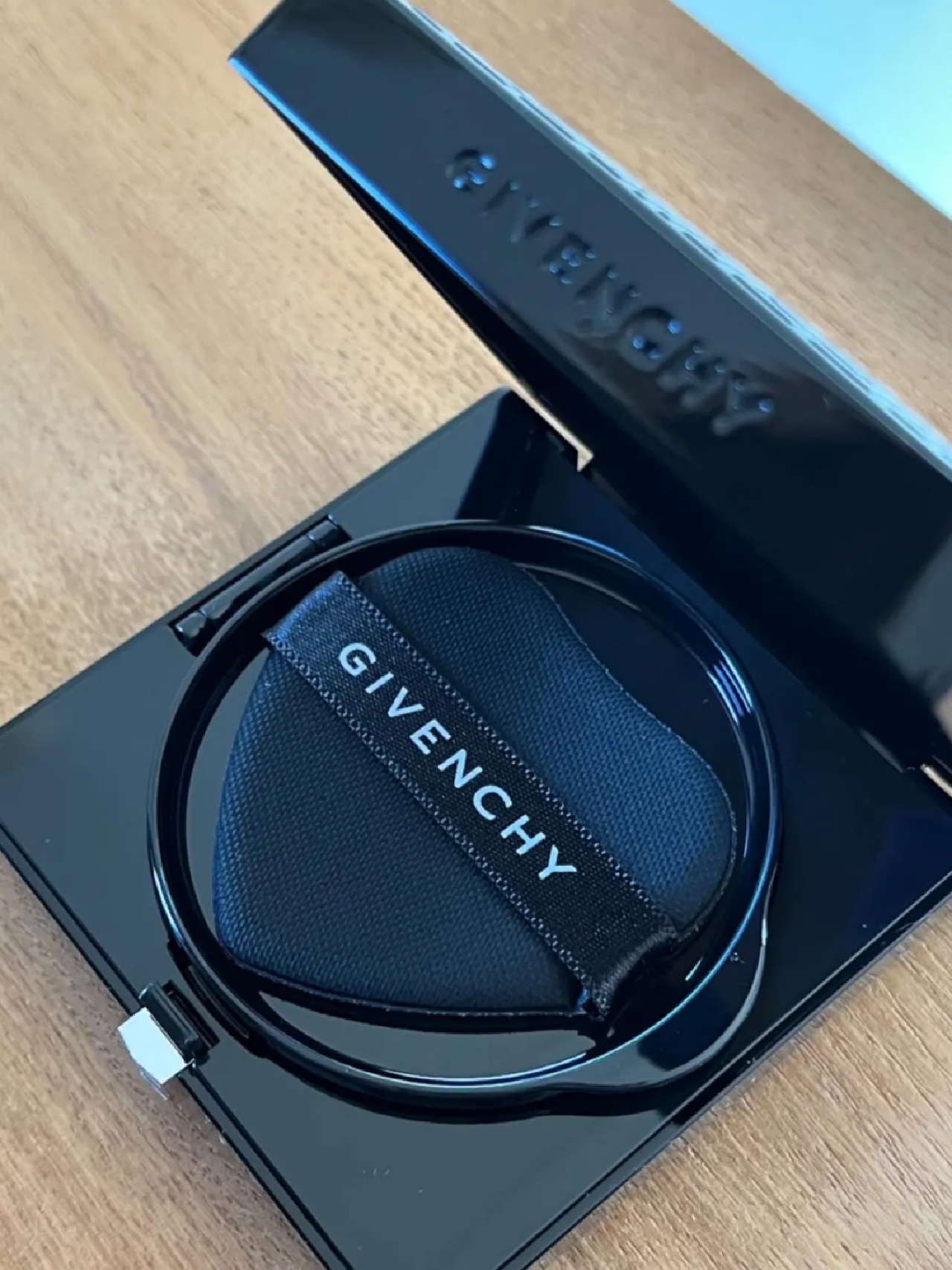 プリズム・リーブル・スキンケアリング・グロウ・クッション 1-W105	/GIVENCHY/クッションファンデーションを使ったクチコミ（3枚目）