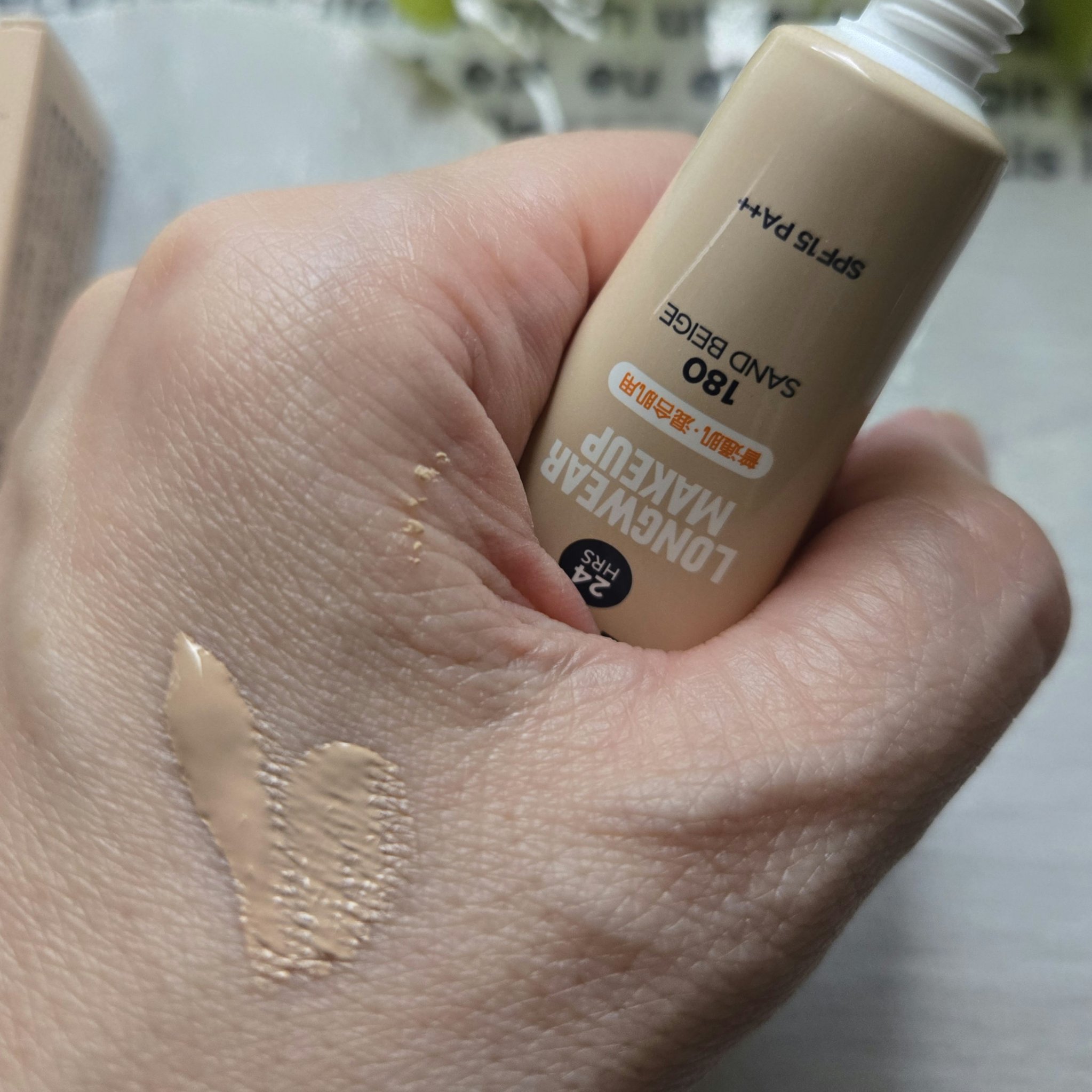 カラーステイ ロングウェア メイクアップ/REVLON/リキッドファンデーションを使ったクチコミ（1枚目）