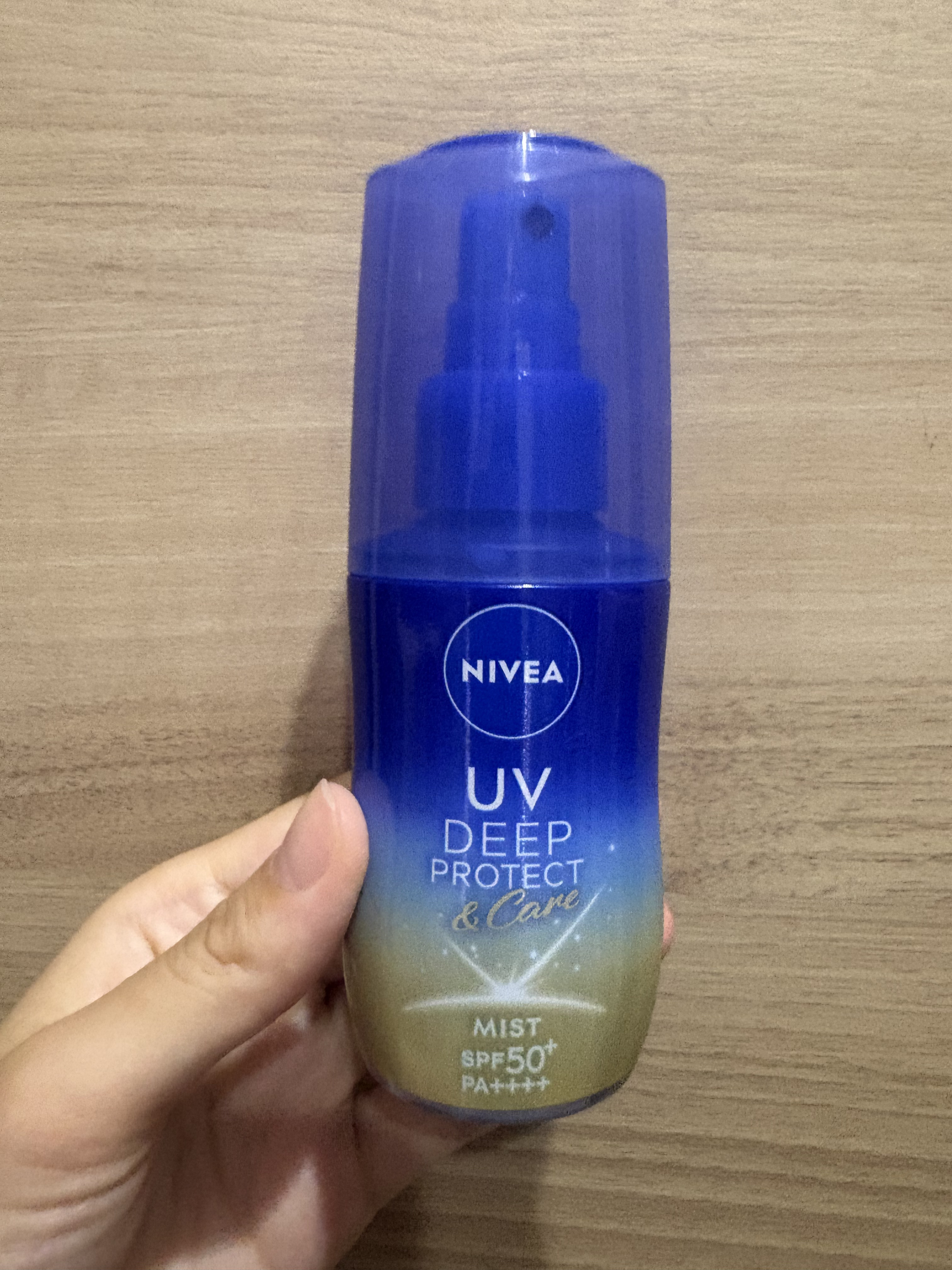 スプレータイプの日焼け止め‼️
塗り直しがめんどくさいときにスプレーで塗り直せるなんて最高じゃない！？🥳

前髪には注意⚠️
ケープとかでまとめてる子は前髪についちゃうと白くなっちゃったり束感がすごいことになる…
#日焼け止め #日焼け止