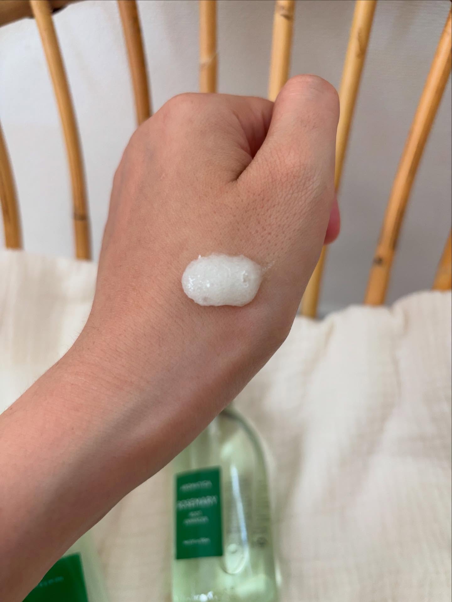 ローズマリー スカルプ スクラブ/AROMATICA/ヘッドスクラブを使ったクチコミ（3枚目）