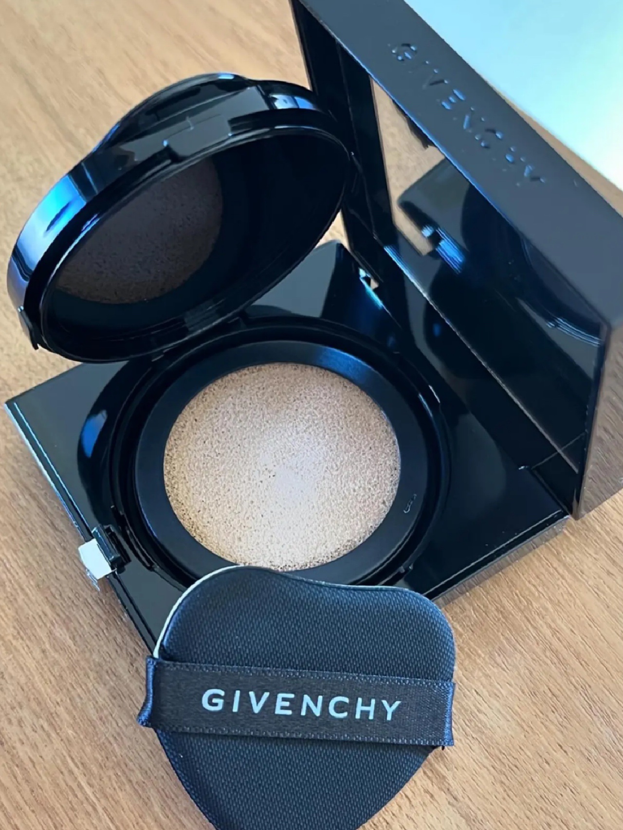 プリズム・リーブル・スキンケアリング・グロウ・クッション 1-W105	/GIVENCHY/クッションファンデーションを使ったクチコミ（2枚目）