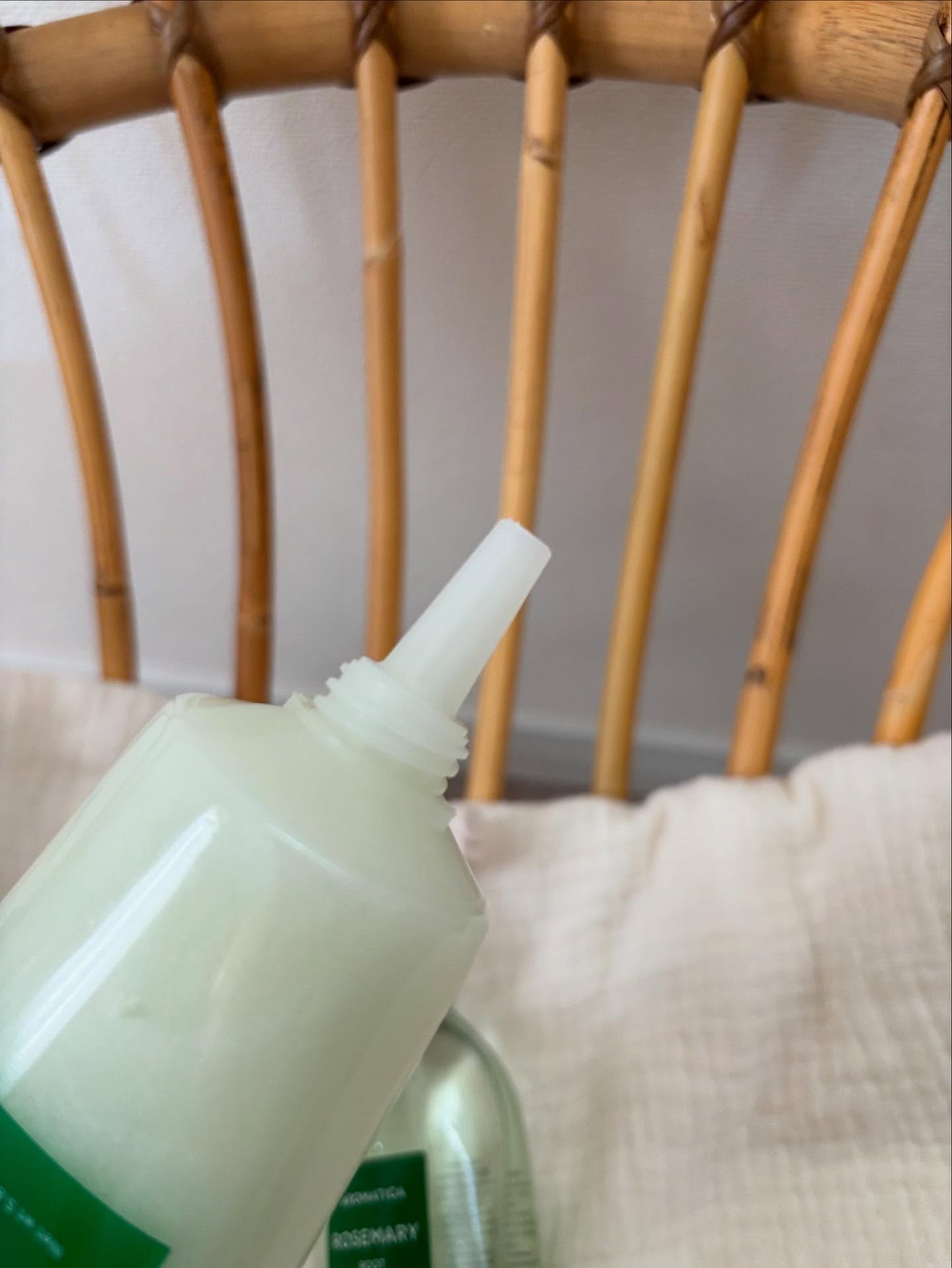 ローズマリー スカルプ スクラブ/AROMATICA/ヘッドスクラブを使ったクチコミ（2枚目）