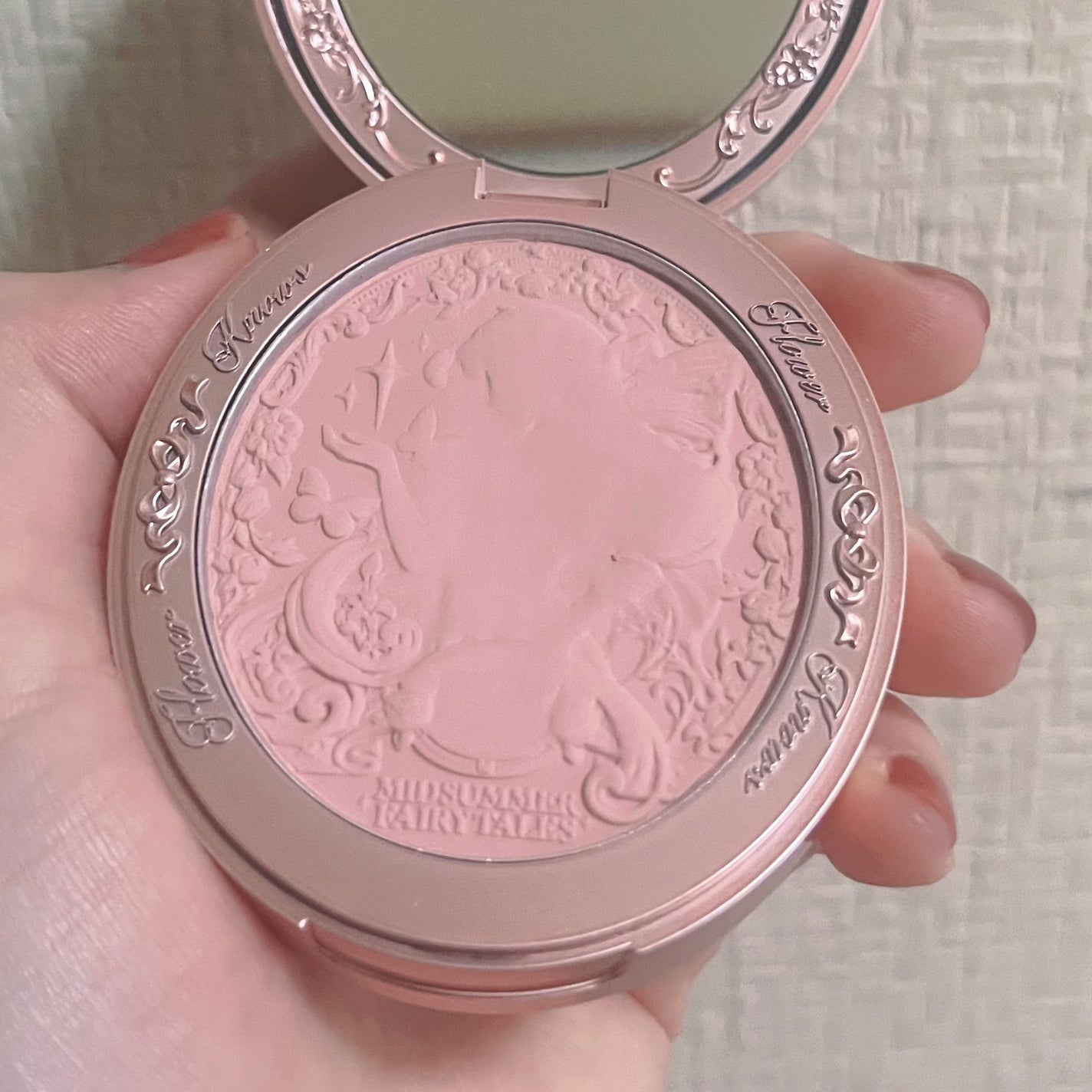 ミッドサマーフェアリーテイルズ コレクション ベルベットチークブラッシュ/FlowerKnows/パウダーチークを使ったクチコミ(2枚目)