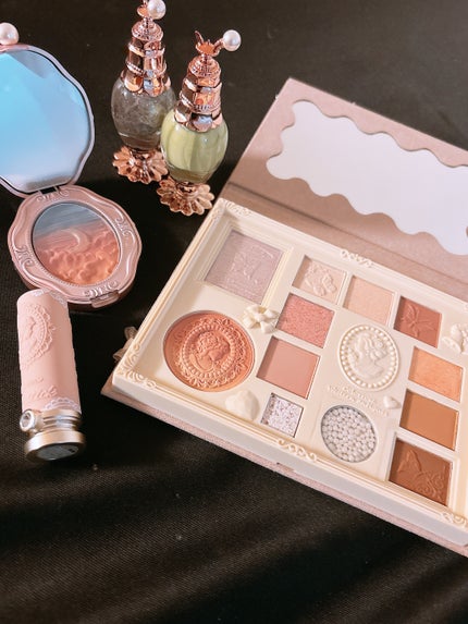 COLORROSE 女王のカメオグラデーションチークのクチコミ「カラーローズ届きました(*^^*)
かわいい♡♡
#カラーローズ #パケ買いコスメ #パケ買い.....」(1枚目)