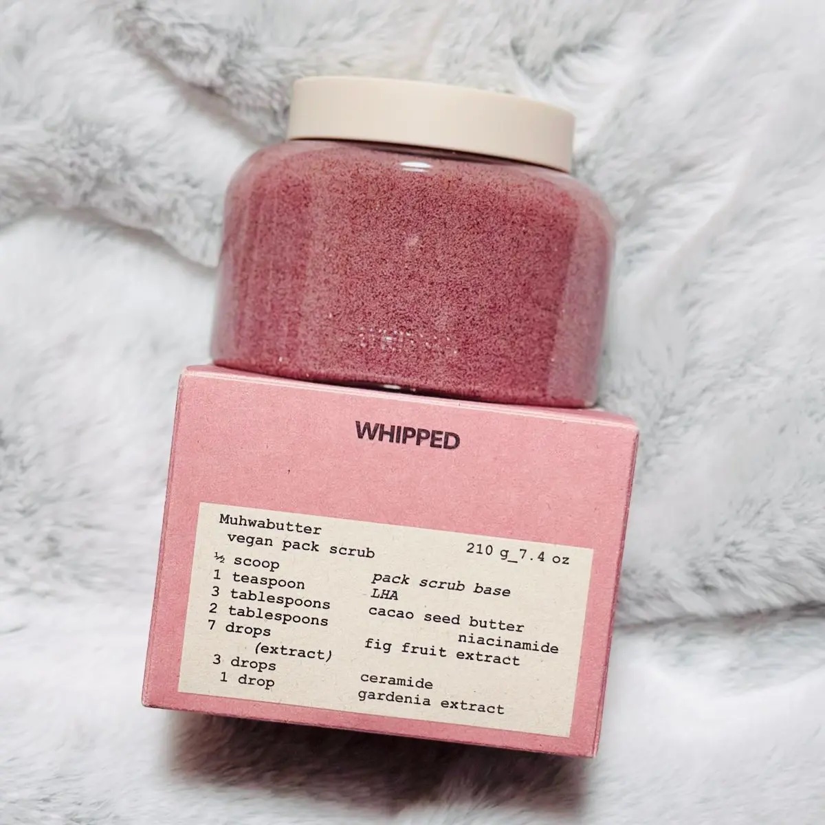 大好きなWHIPPEDのヴィーガンパックスクラブをご紹介❣️

もちもちしたテクスチャーで、これ1つでパック、スクラブ、洗顔(ボディウォッシュ)までできちゃう😍

低刺激処方で敏感肌も安心✨

私は濡れた肌に塗って少し置いてからマッサージ