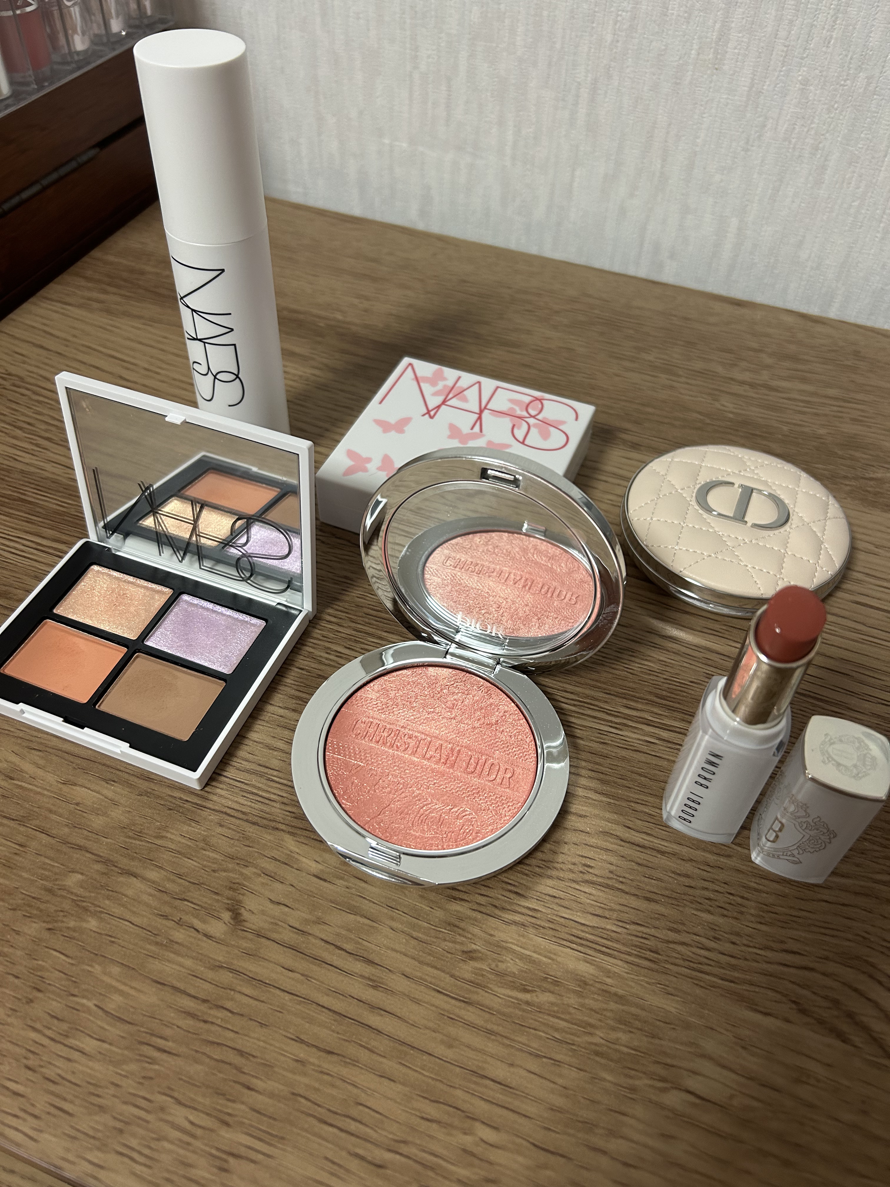 エクストラ カラー シャイン 681 ヌードペタル/BOBBI BROWN/口紅を使ったクチコミ（2枚目）