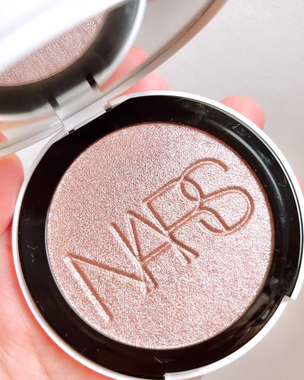 NARS ライトリフレクティング ルミナイジングパウダー/NARS/パウダーハイライトを使ったクチコミ(5枚目)