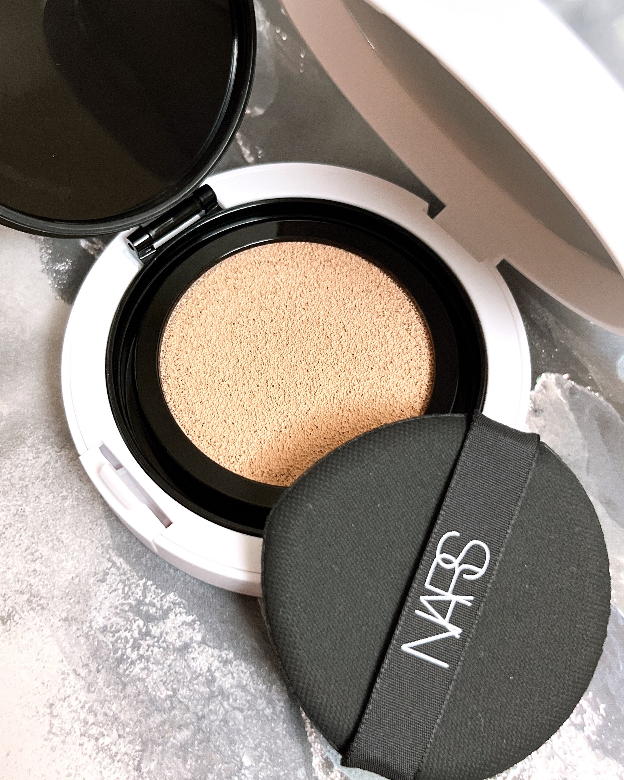 NARS ライトリフレクティング セラムクッション ファンデーション ティアドロップ クッションアプリケーター/NARS/クッションファンデーションを使ったクチコミ（3枚目）