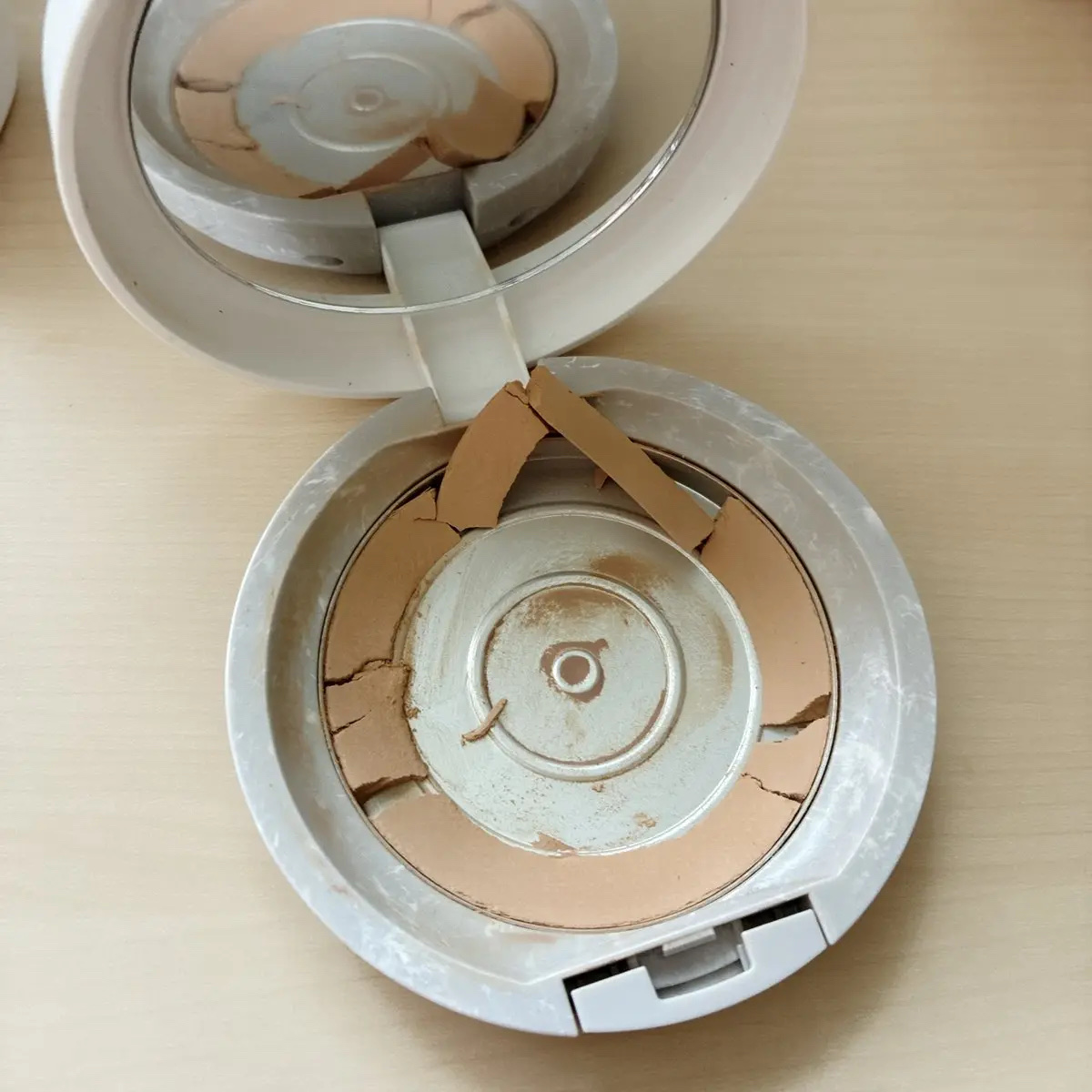 ミネラル 薬用プレストパウダー ナチュラルオークル/TIME SECRET/プレストパウダーを使ったクチコミ（2枚目）