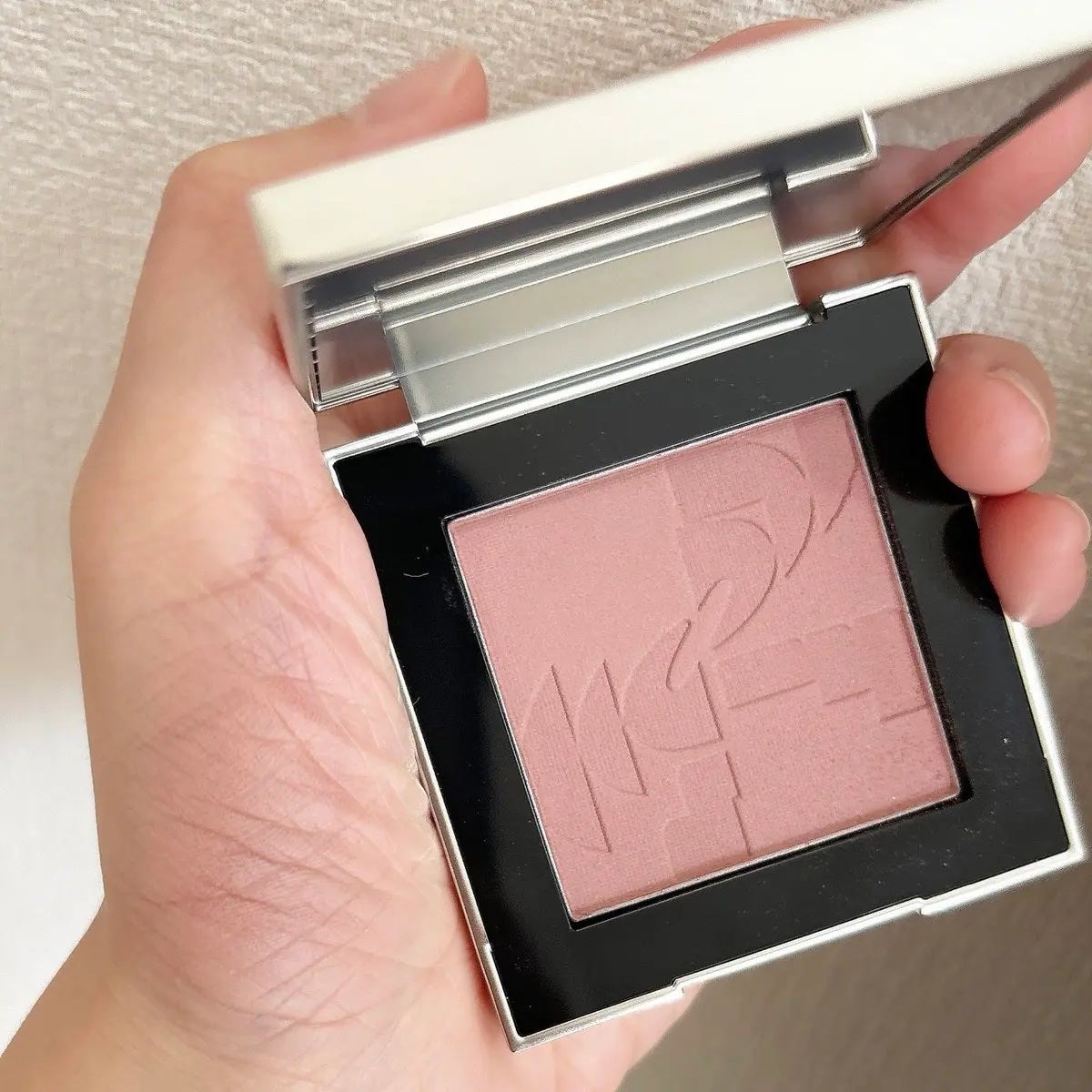 ストロビングフェイスキューブ/TWO SLASH FOUR/ハイライトを使ったクチコミ(2枚目)