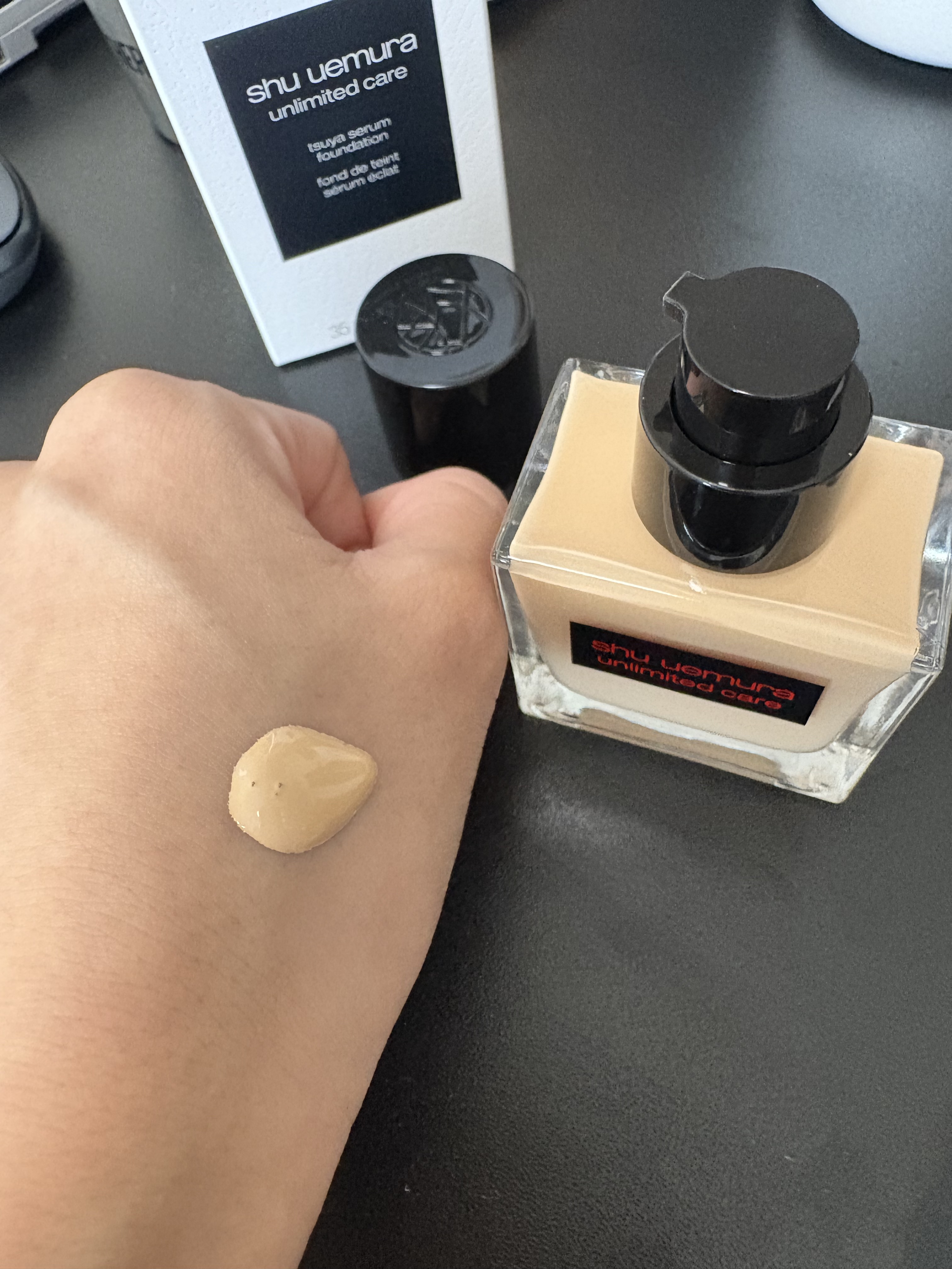 アンリミテッド ケア ツヤ セラム ファンデーション/shu uemura/リキッドファンデーションを使ったクチコミ（2枚目）