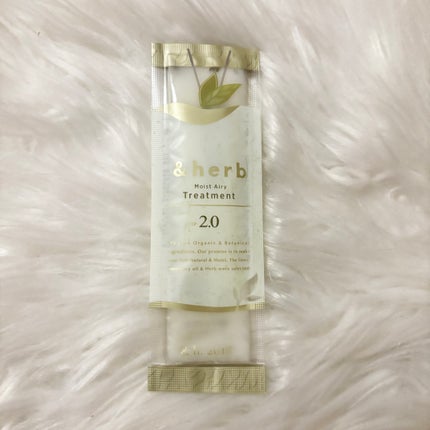&herb モイストエアリートリートメント 2.0のクチコミ「🌿&herb:モイストエアリートリートメント 
Point
☑︎ 保湿成分が髪のボリュームを.....」(1枚目)