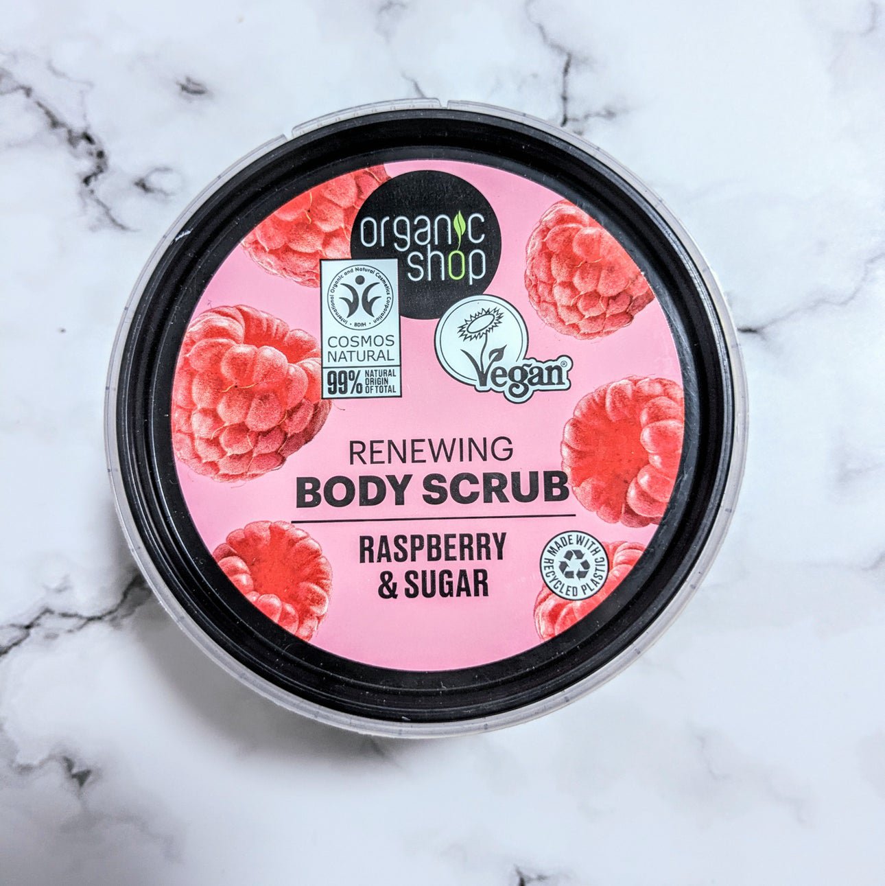 こちらもほぼ使い切り目前
海外旅行に行った際に購入したボディスクラブ
エストニア発のサステナブランドで世界中で販売されてます！
ボディスクラブだけでもめっちゃくちゃフレーバーが多くて
迷いに迷ってラズベリーにしました


ブランド名：Org