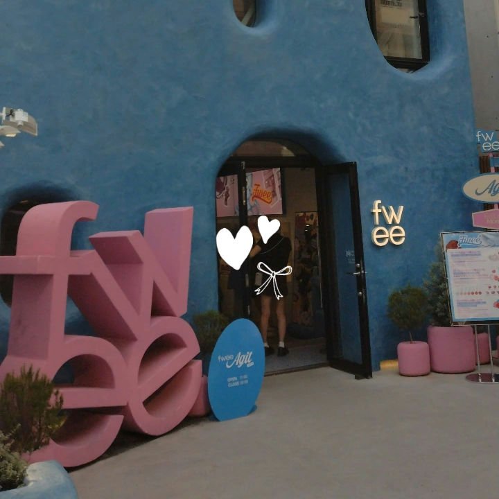 フィー 3Dチェインジンググロス 00 クリア/fwee/リップグロスを使ったクチコミ（1枚目）