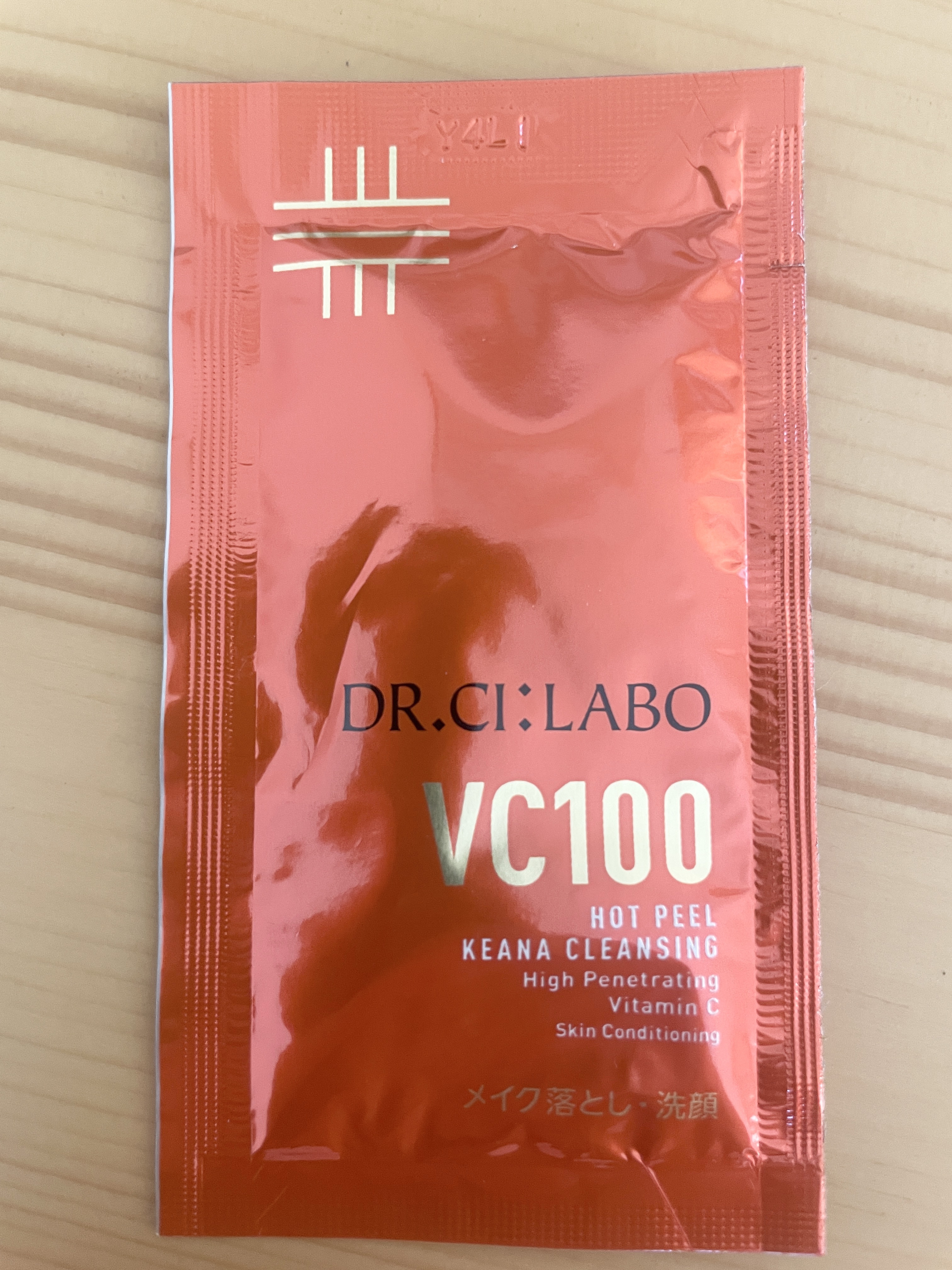 ドクターシーラボⓇ
VC100ホットピールクレンジングゲルEX

サンプルです

すごく熱くなるクレンジングです

びっくりしました

ビタミンCの美容液を使ってほのかに
温かいなー
くらいは感じたことがありましたが
このクレンジングは熱い