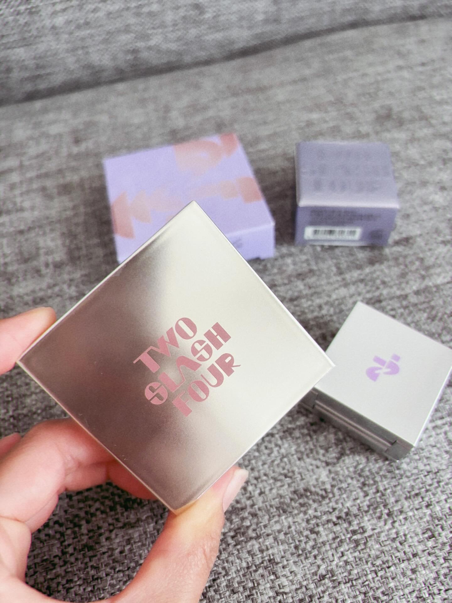 ストロビングフェイスキューブ/TWO SLASH FOUR/ハイライトを使ったクチコミ（1枚目）