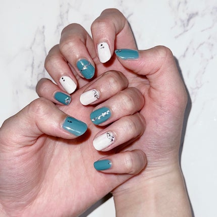 レイナ on LIPS 「連休だったので、ネイルしました💅🩵やっぱりおしゃれって最高です..」(1枚目)