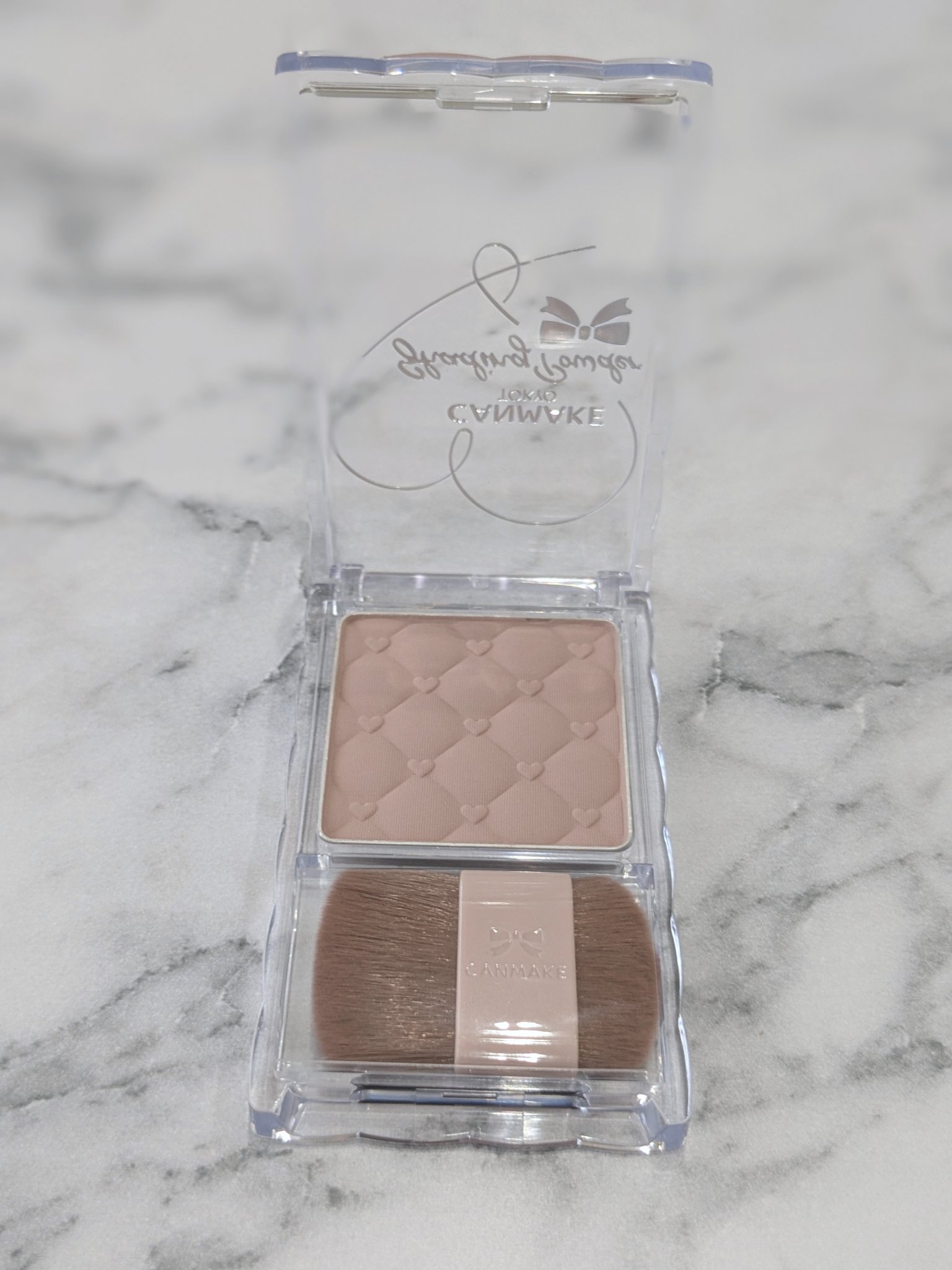 ◯キャンメイク
シェーディングパウダー
04 アイスグレーブラウン  

リニューアル前の物を使用していて
使い切ったのでこちらを購入しました♡

肌馴染みのいいグレー系のブラウンなので
自然に陰影がつき、ナチュラルに盛れます✨
シェーディ