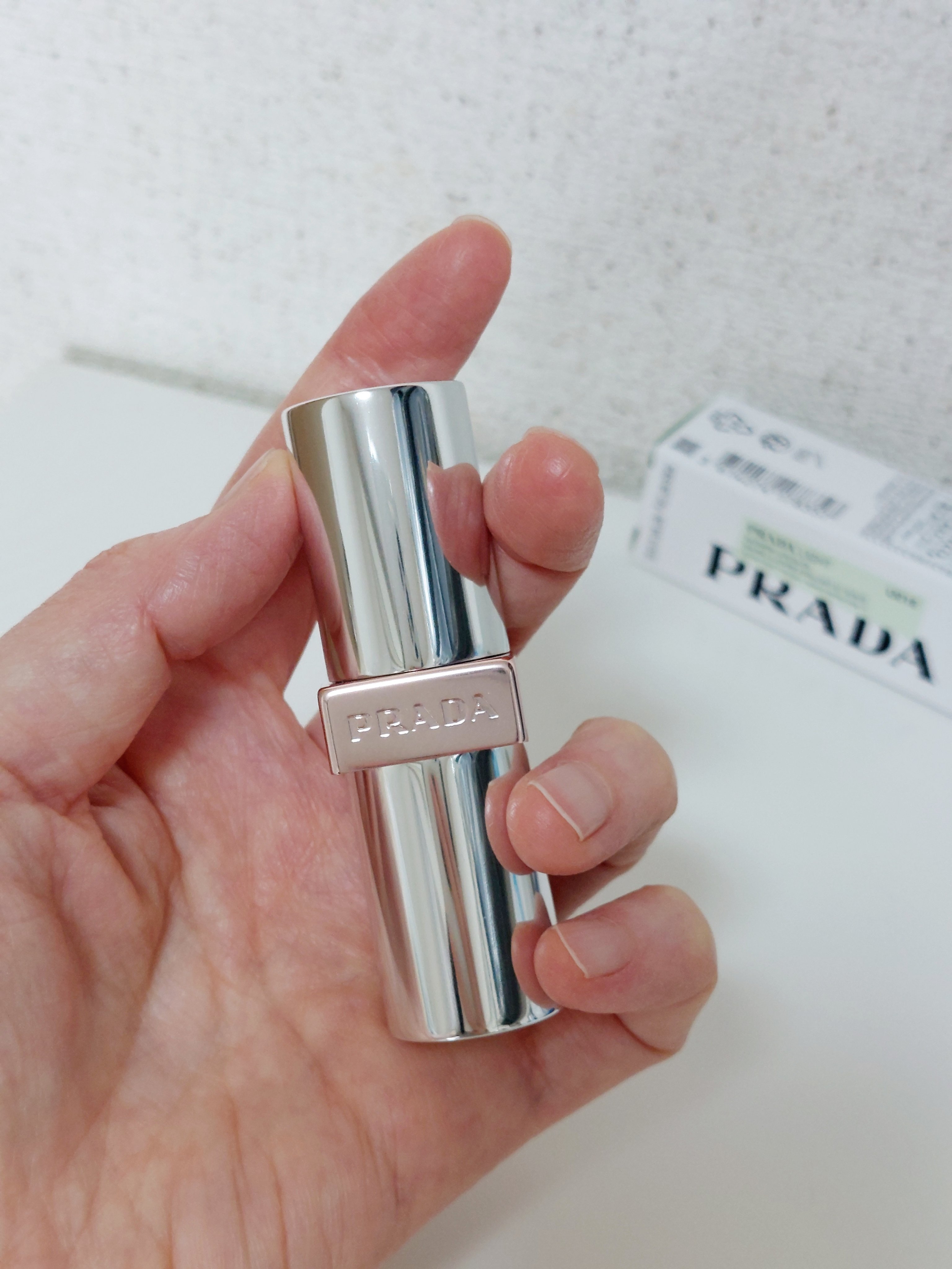 プラダ ライト グローイング リップバーム/PRADA BEAUTY/リップバームを使ったクチコミ（3枚目）