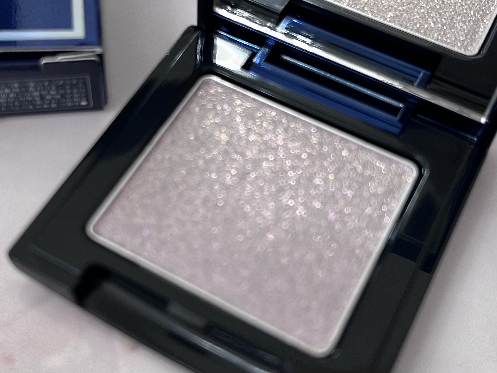 ラズル アイカラー/エレガンス ラズル /単色アイシャドウを使ったクチコミ（3枚目）