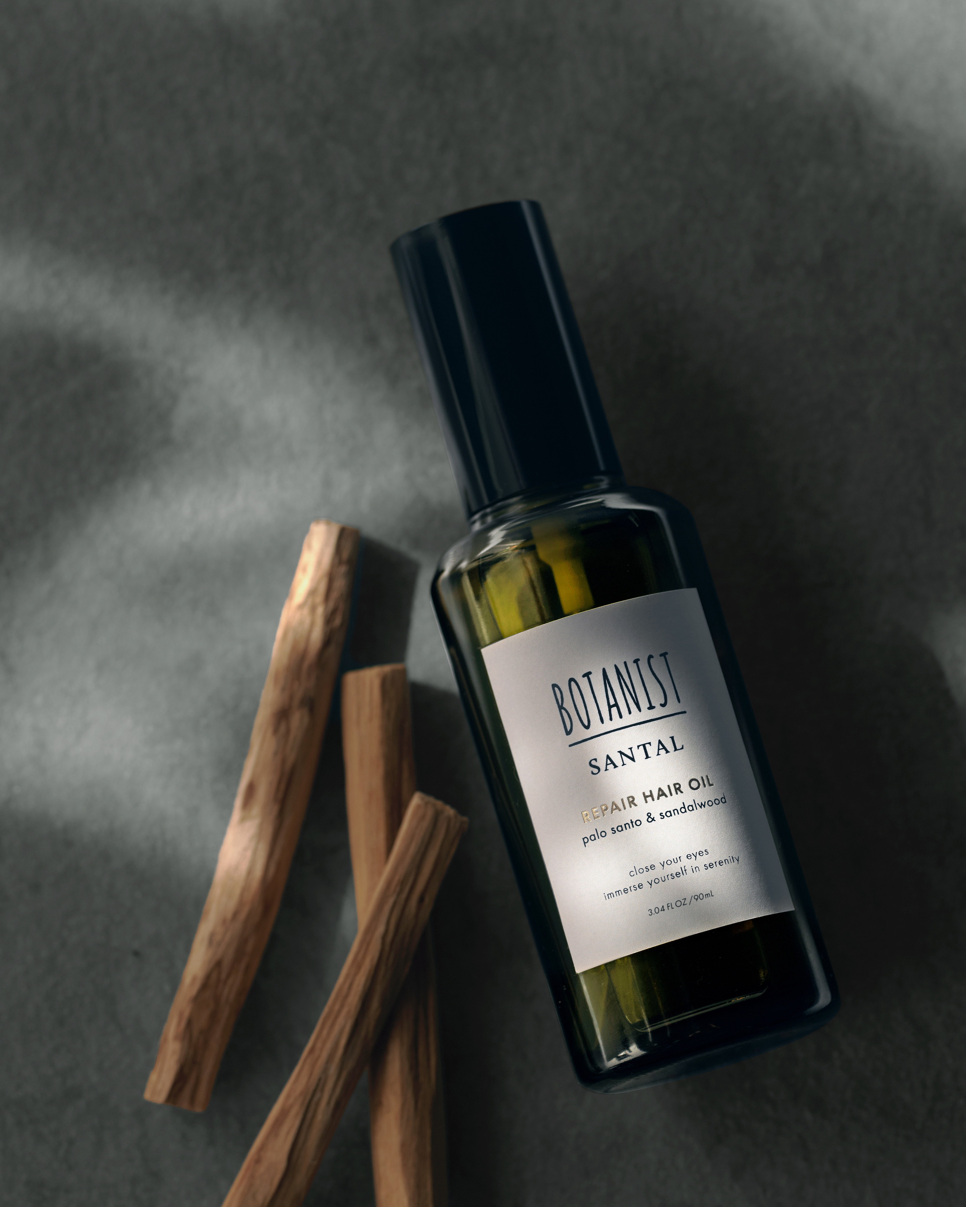 9月1日 新発売
BOTANIST SANTAL(サンタル) 
ヘアオイルも登場🌿

木の温もりを感じられるパロサント & サンダルウッド/ローズウッドの香り🪵

リペアヘアオイルは、
アルガンオイル*1やトステア＊2など、
髪の芯まで