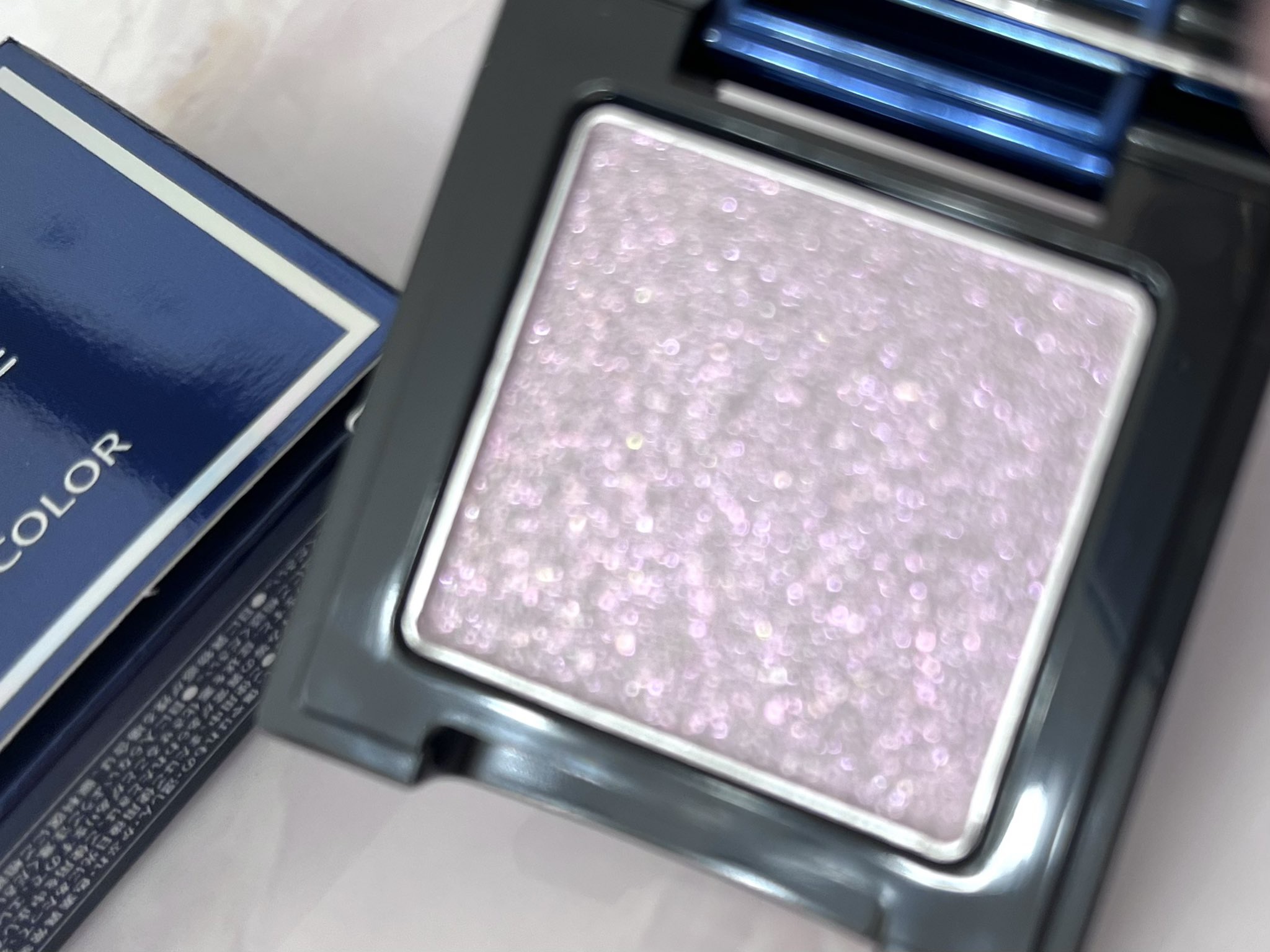 ラズル アイカラー/エレガンス ラズル /単色アイシャドウを使ったクチコミ（1枚目）