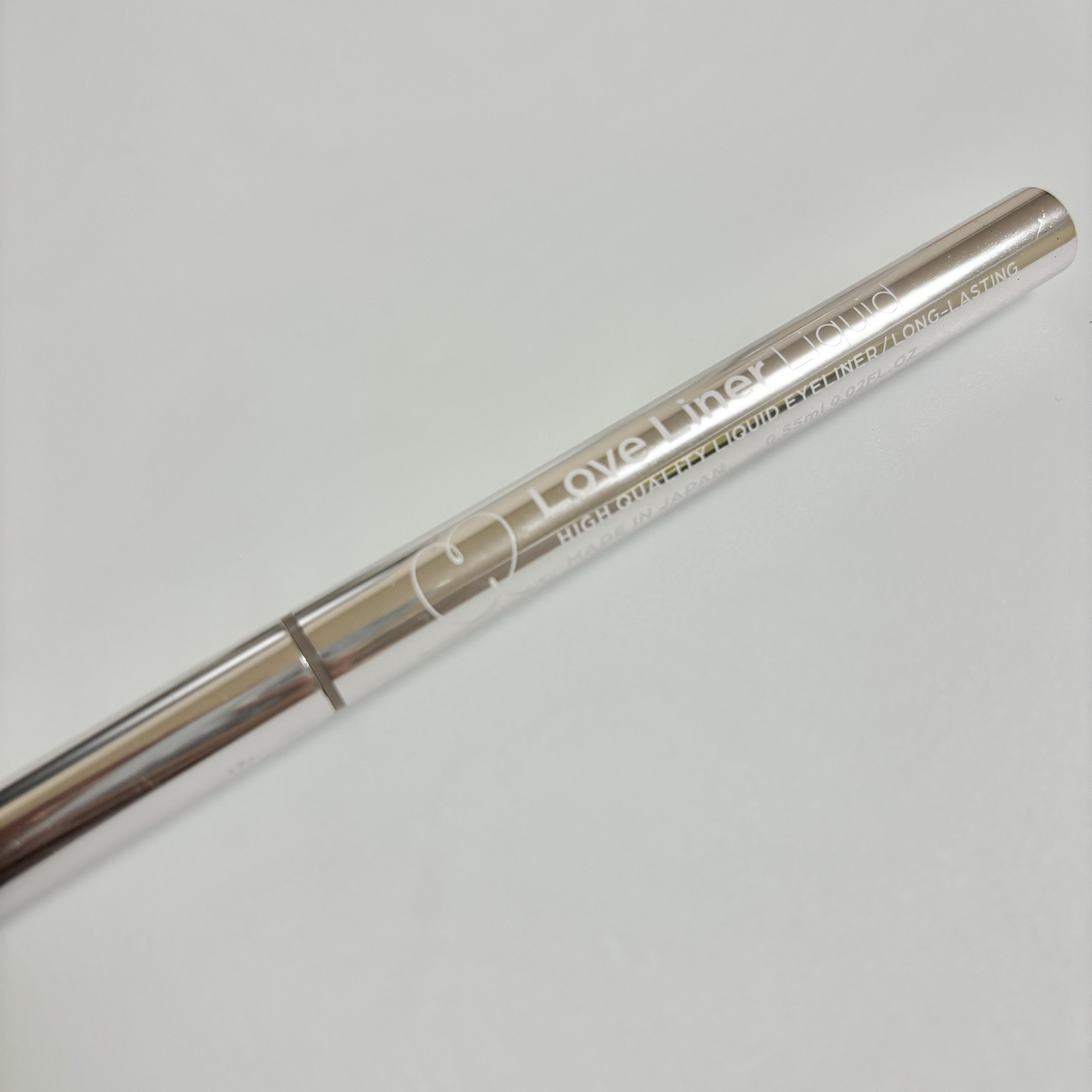 ラブ・ライナーのリキッドアイライナーR4　モカグレージュ

今までで1番使ってきたアイライナーがラブ・ライナーです🙌

とにかく描きやすくて色づきも程よい！
そして、いつまでもなくならない😂
なのでお値段高めに感じますが妥当に感じます！