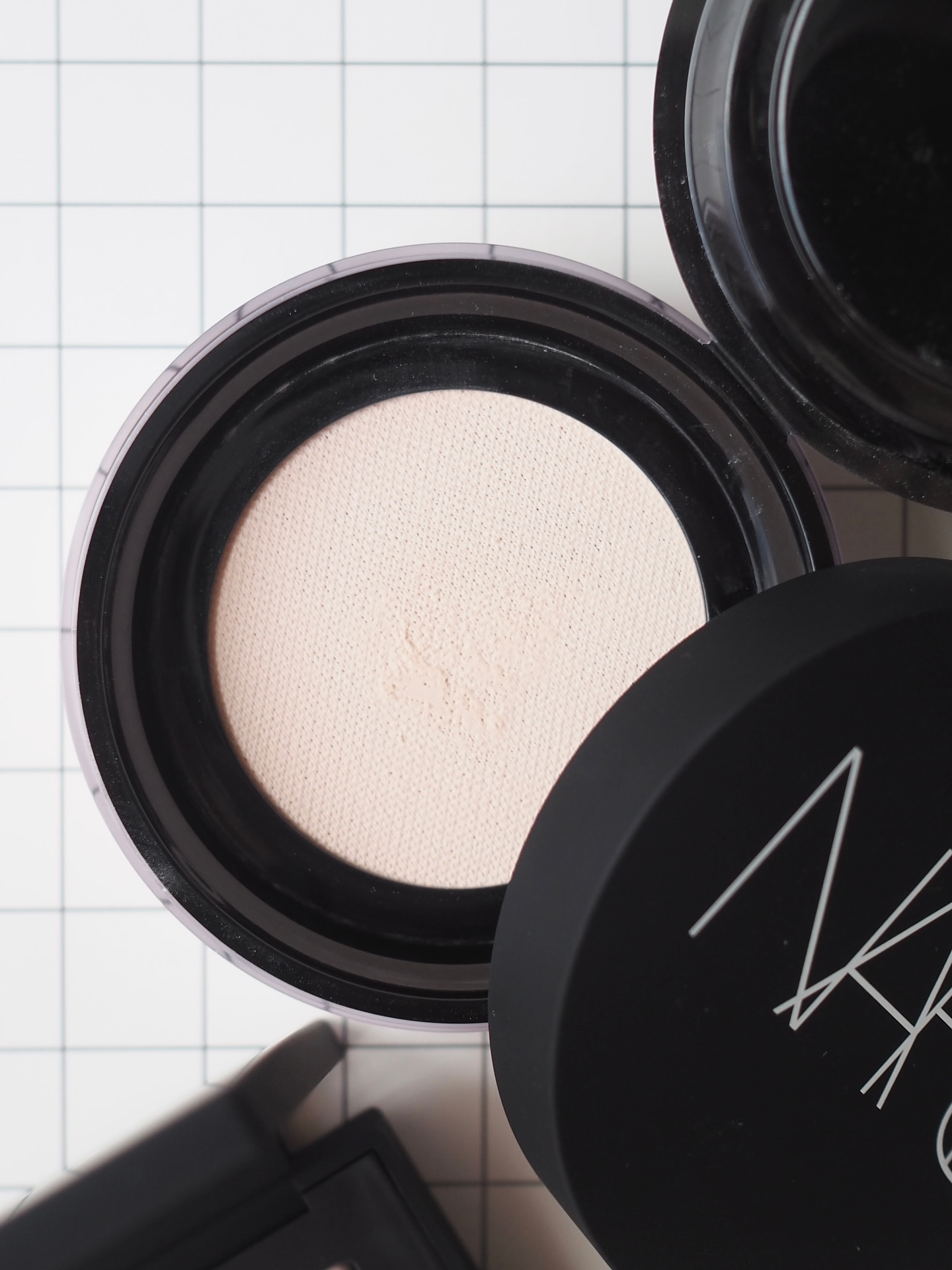 ライトリフレクティング プリズマティックパウダー/NARS/プレストパウダーを使ったクチコミ（3枚目）