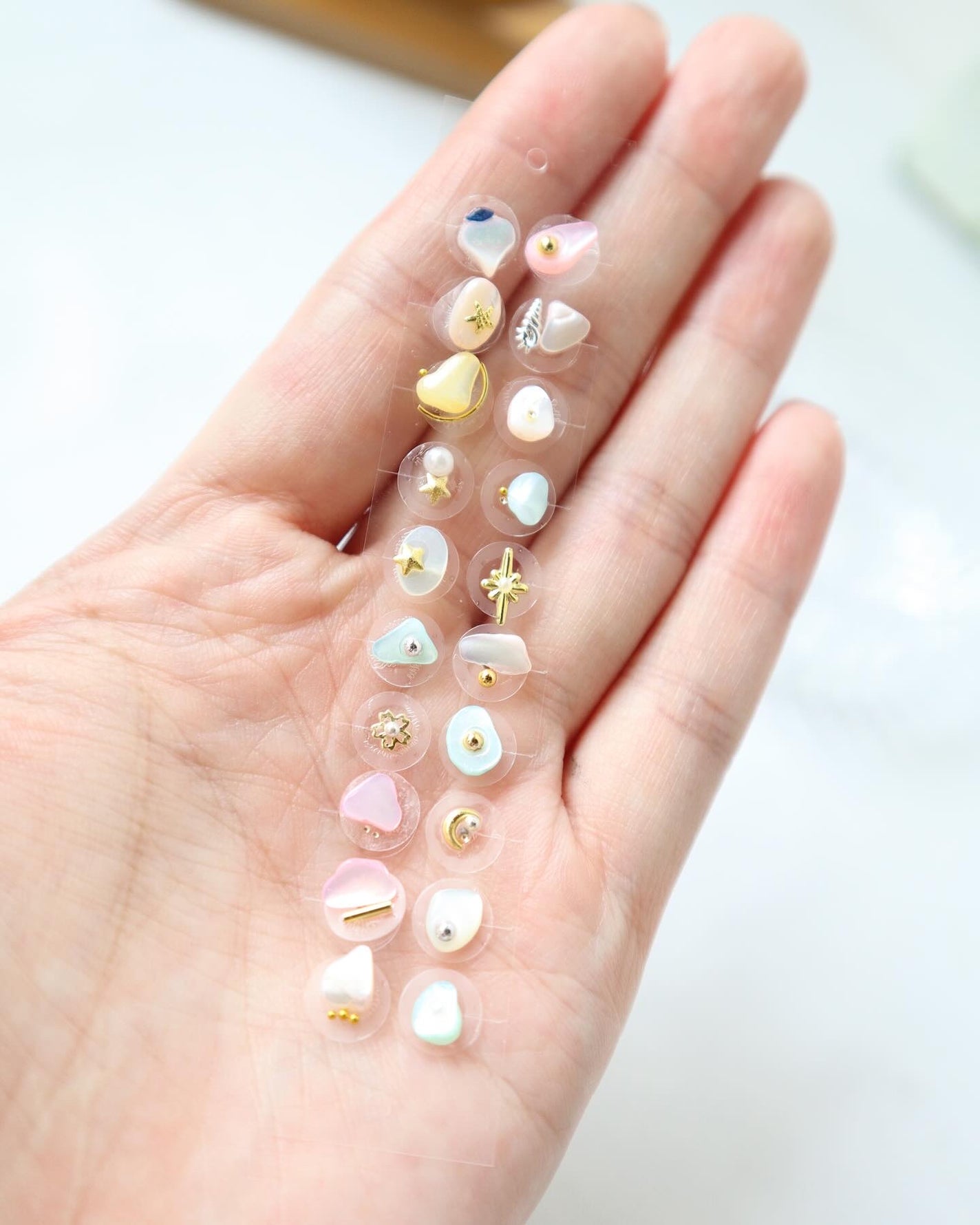 yuutt❁⃘*.フォロバ100 on LIPS 「.耳つぼジュエリーシェルタイプ20粒.話題の耳つぼジュエリーシ..」(2枚目)