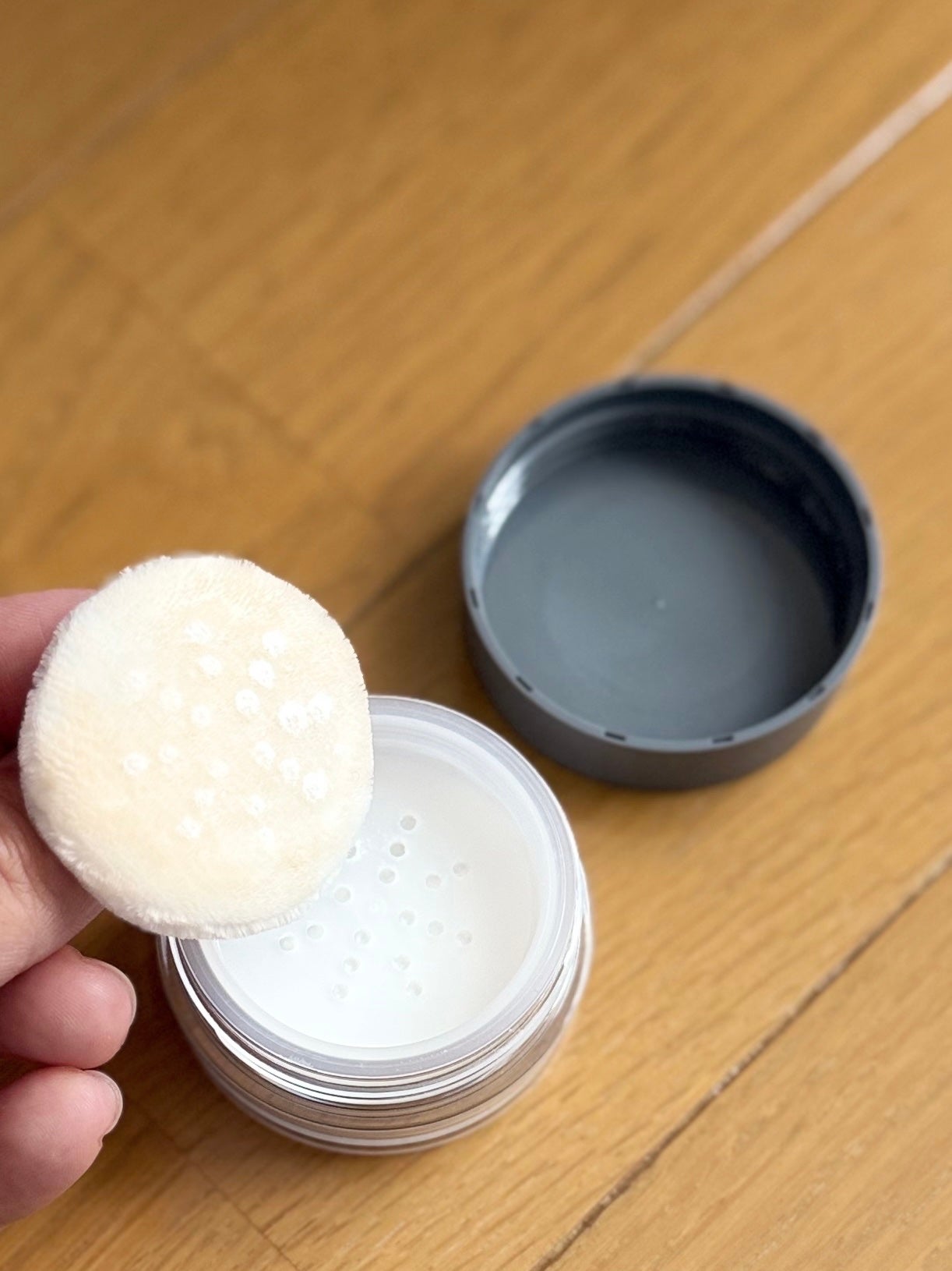 フィニッシングパウダー マット/チャコット・コスメティクス/ルースパウダーを使ったクチコミ(3枚目)