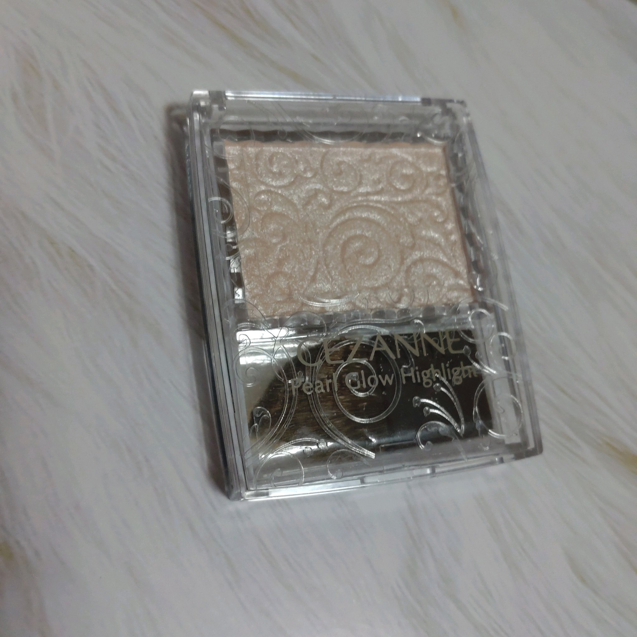 結局ここに帰ってくる

他のハイライトも色々使ってみたんですけど、ツヤ？発光?が物足りない…
このこのパッカーン！って光るのに勝てるやつ今のところ知らないです
一時期はオーロラに光るハイライトが気に入ってたんですけど、あれは光というより色味