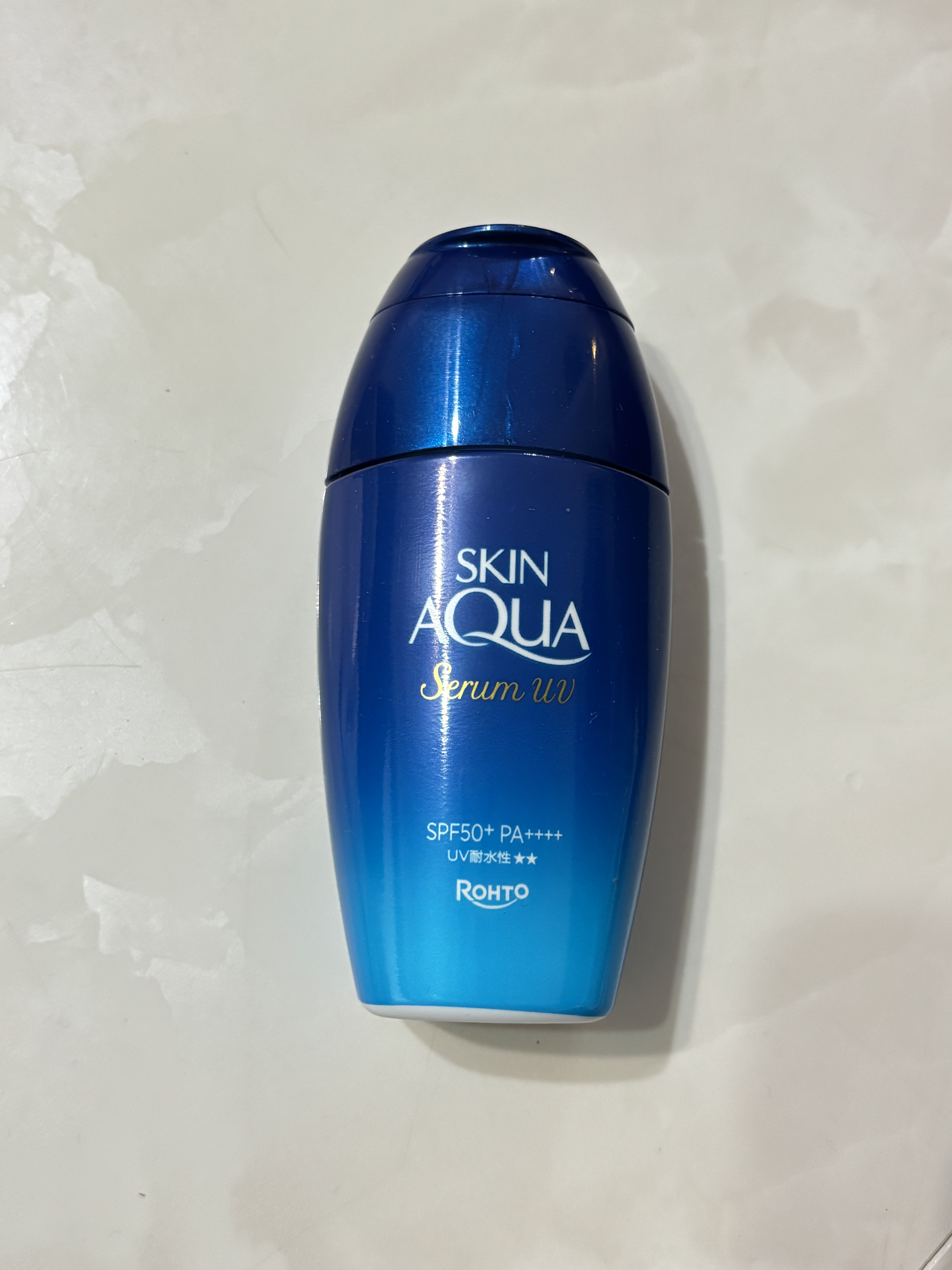 スキンアクア ヒアルロンセラムUV

これ、全然白浮きしない！

するすると伸ばせて、塗りやすい。
白くならないから、雑に塗っても大丈夫なところが、地味に良い。

潤うけど、ベタベタしなくて使いやすいよ。

ボディ用として使ってます。

酸