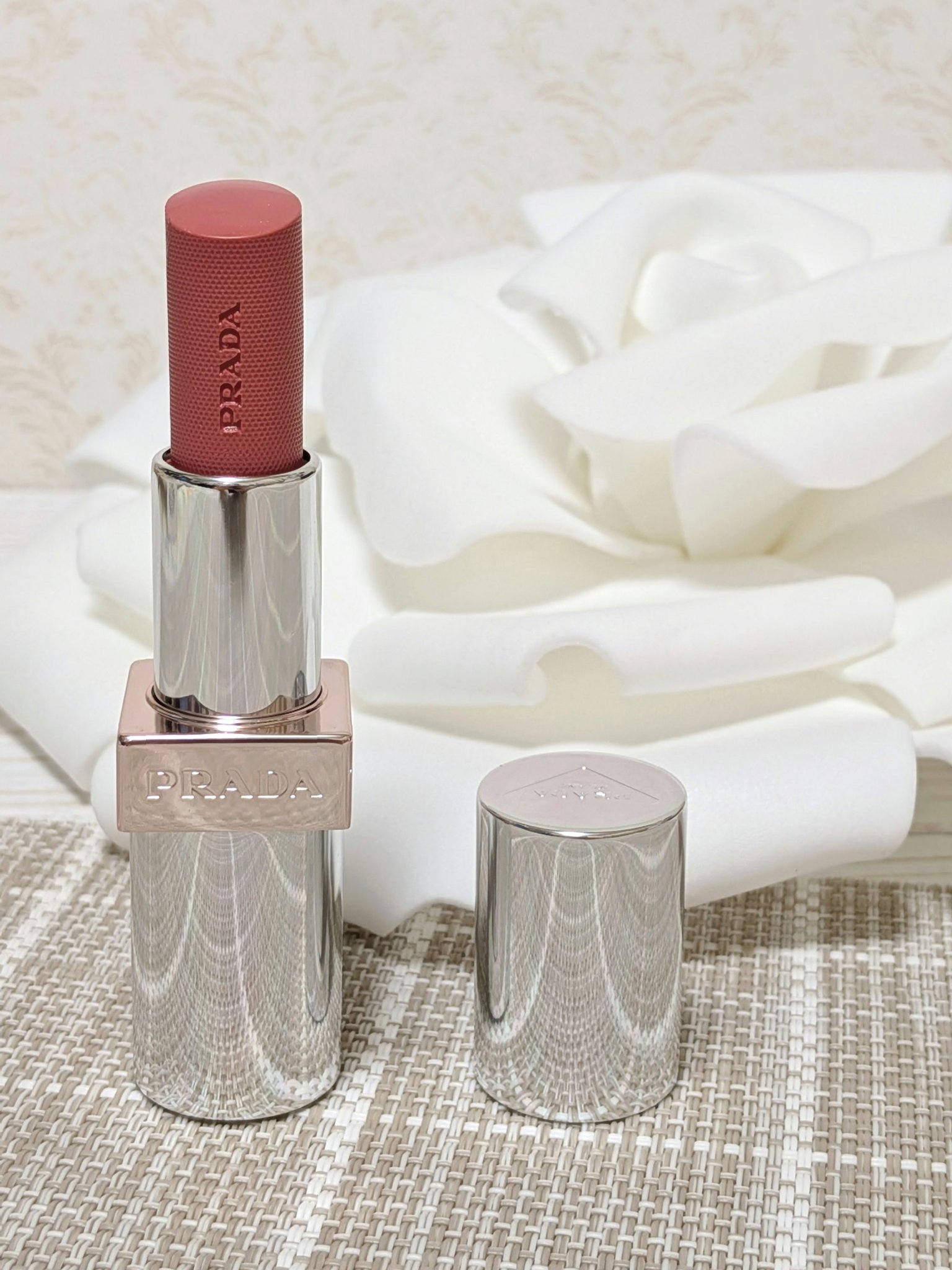 プラダ ライト グローイング リップバーム/PRADA BEAUTY/リップバームを使ったクチコミ（3枚目）