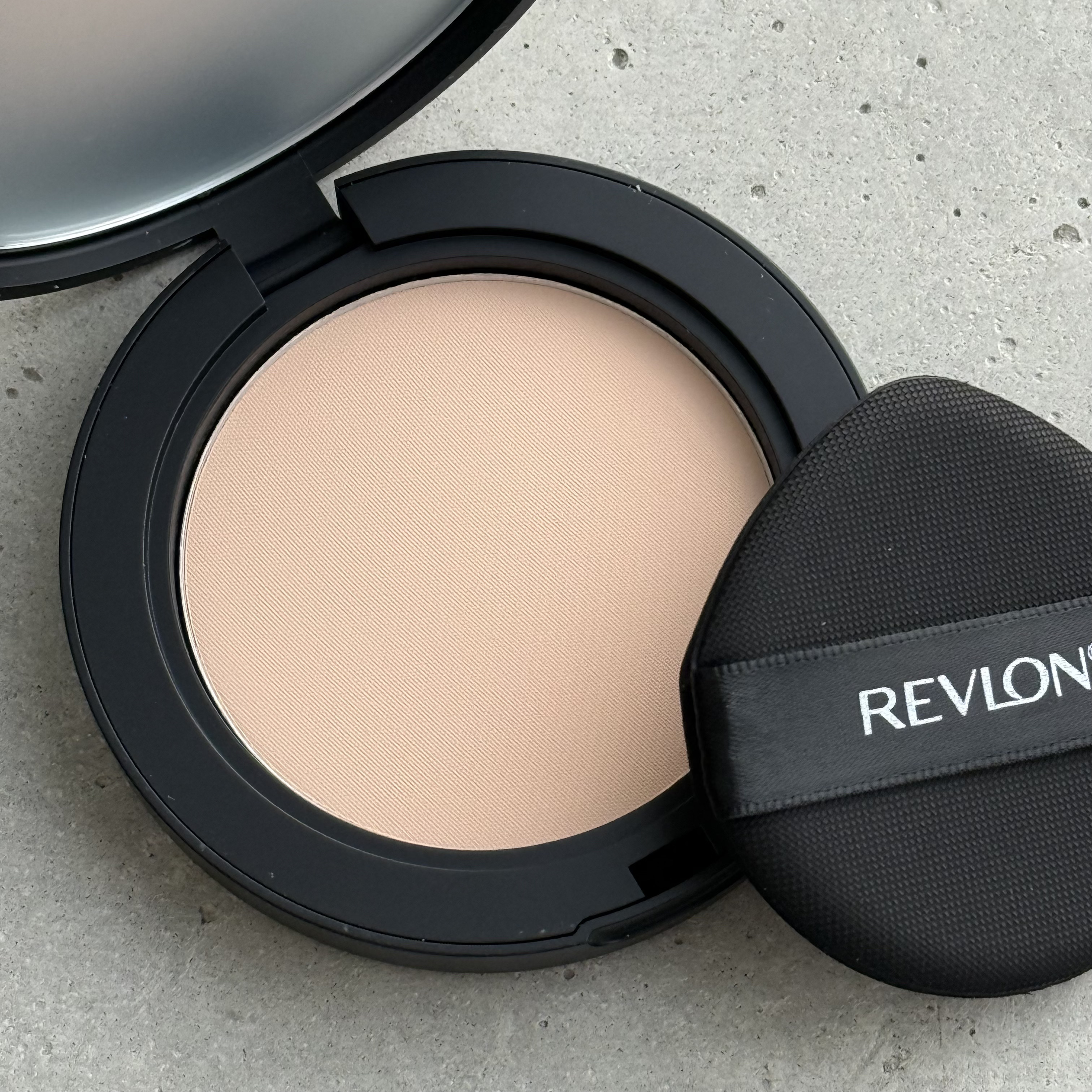 レブロン カラーステイ ロングウェア UV プレスト パウダー/REVLON/プレストパウダーを使ったクチコミ（2枚目）