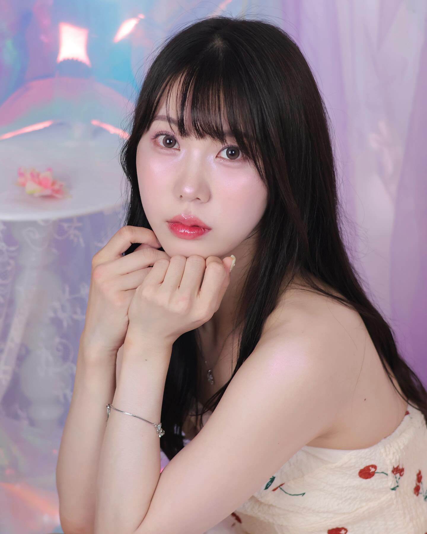 𝐒𝐞𝐥𝐟 𝐦𝐚𝐤𝐞𝐮𝐩 & 𝐩𝐨𝐫𝐭𝐫𝐚𝐢𝐭 🍒🍒

キラキラな世界観を表現したくてキラキラ盛り盛り

このために買った @ofracosmetics_japan のハイライトが
しっかり写ってとても