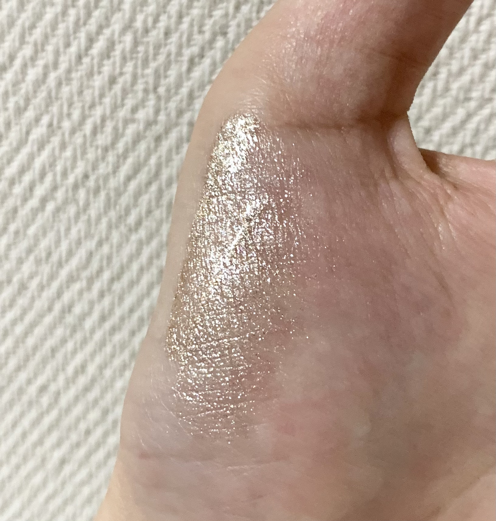 lustrous liquid eyeshadow/r.e.m.beauty/リキッドアイシャドウを使ったクチコミ（2枚目）