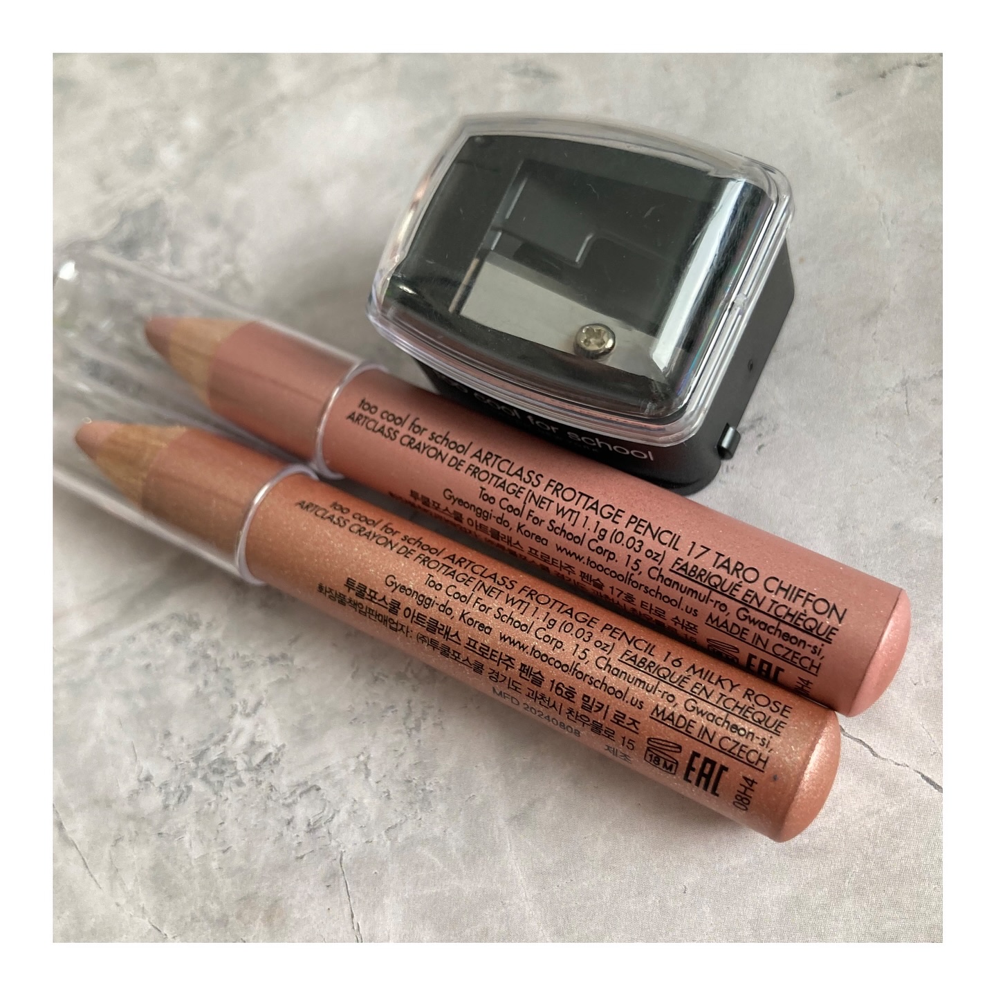 アートクラス フロッタージュペンシル #17 Taro Chiffon(タロシフォン)/too cool for school/スティックアイシャドウを使ったクチコミ（2枚目）
