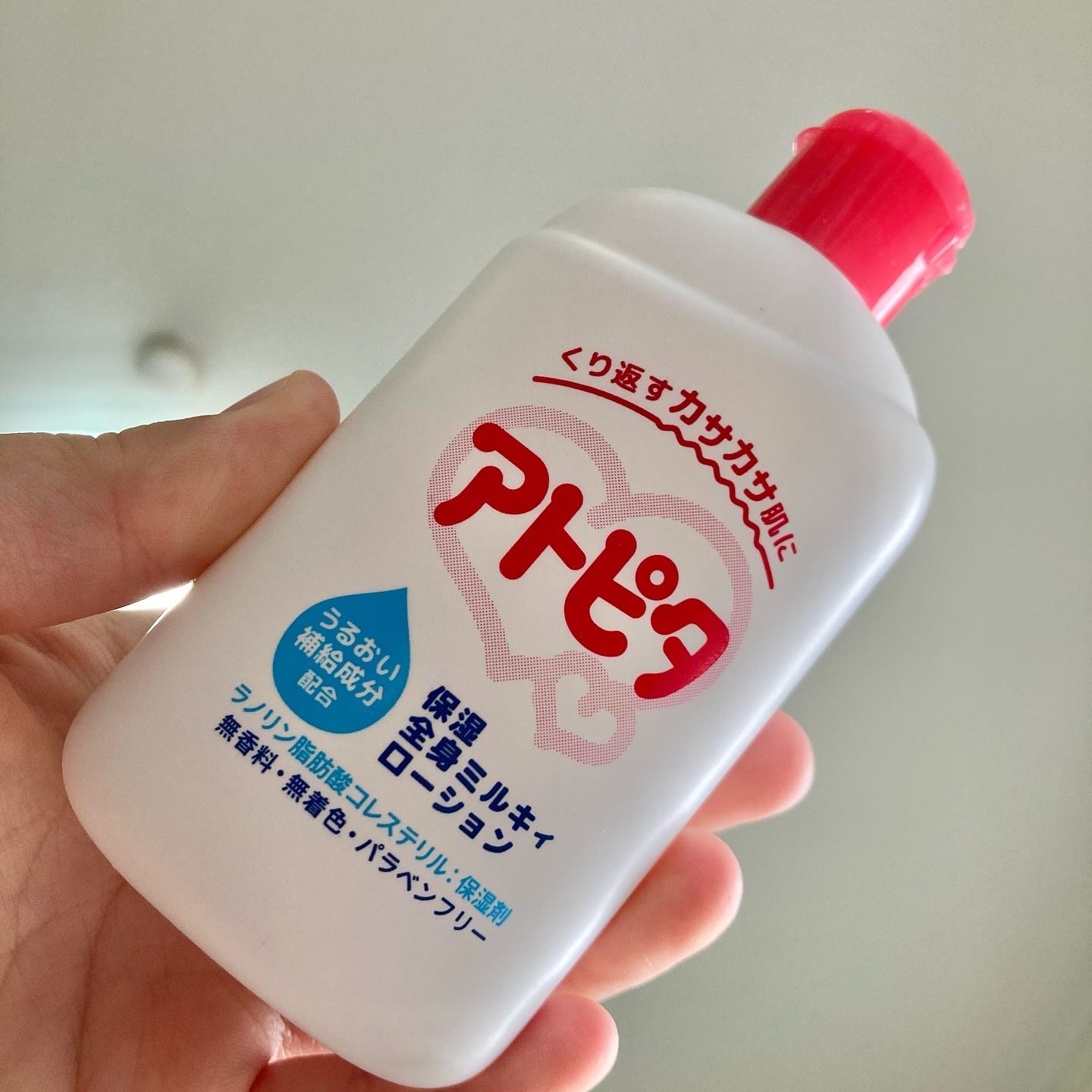 ベビちゃん用にお試しで買った【アトピタ】

毎朝顔に塗ってあげたら、ポツポツが段々良くなってきた🎀

#アトピタ
#夏の保湿ルーティン 