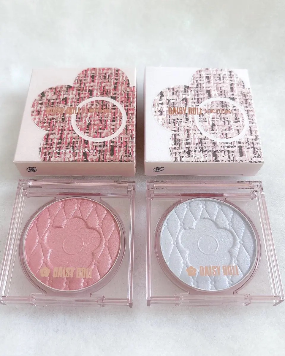 デイジードール パウダー ブラッシュ ブルーム 21 キマグレスノー/DAISY DOLL by MARY QUANT/パウダーチークを使ったクチコミ（1枚目）
