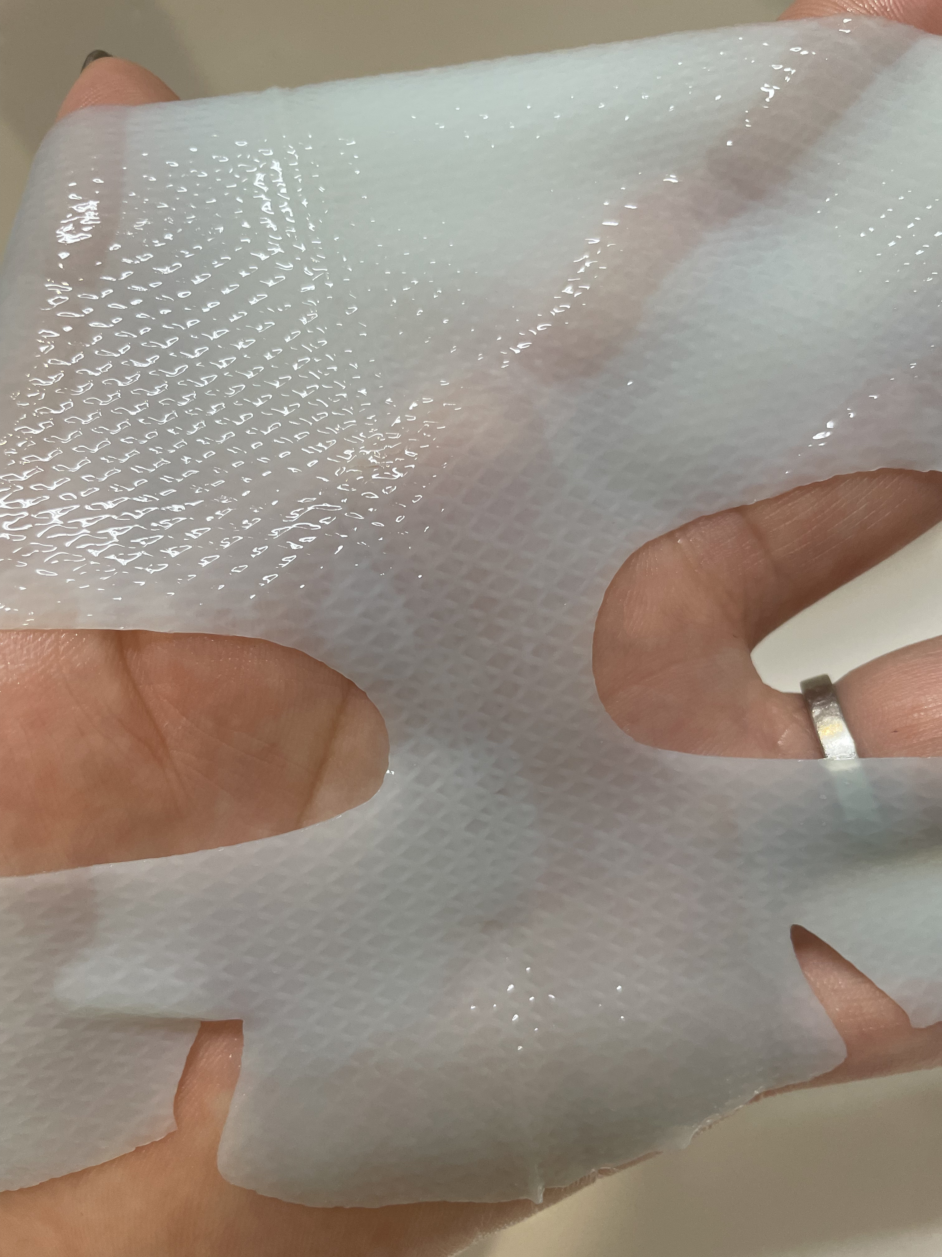 TRTR セラミドモイスチャーゲルマスクのクチコミ「\\ TRTR //

💙セラミドモイスチャーゲルマスク💙

乾燥したお肌に
水分チャージうる.....」（3枚目）